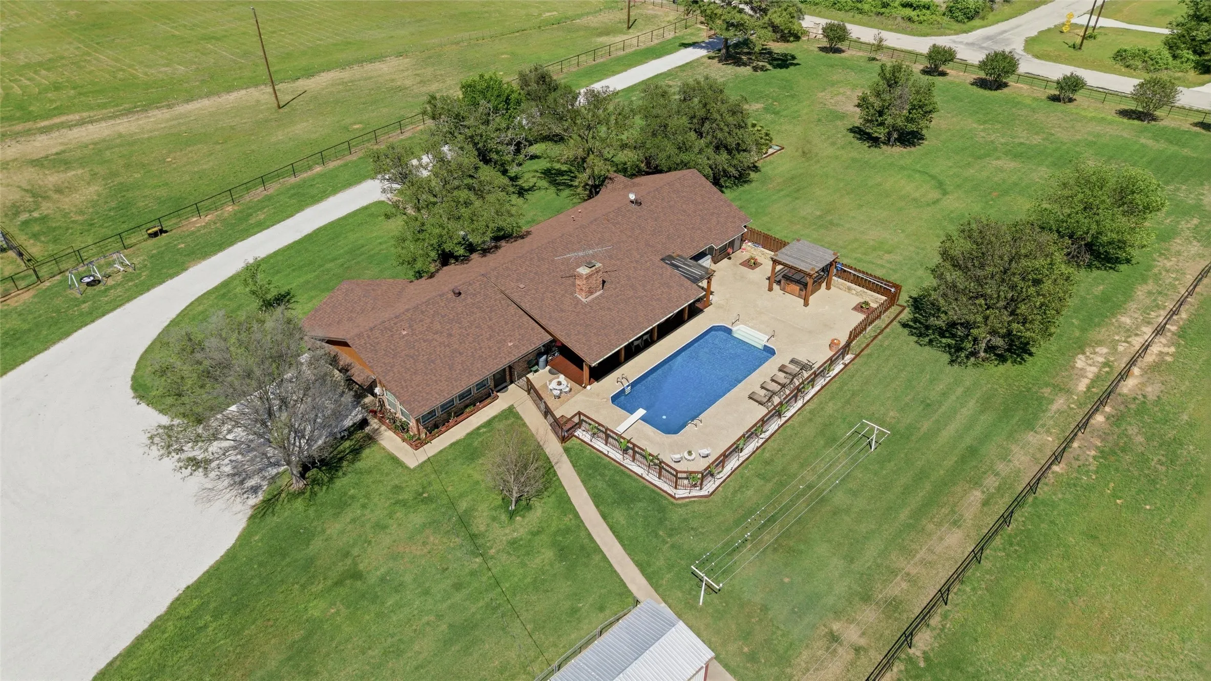 Single Family Residence For Sale in Parker County , 911 Mcvoid Road, Springtown, Texas 76082, 3 Bedroom, 2 Bathroom, Garage spaces, 2,533 Sqft, built in 1977, mls#21255037, Real Estate Agent in Springtown, Homes For Sale in Parker county, Homes For Sale in Springtown, Realtor in Springtown Texas, Real Estate Brokerage Independent Realty Texas, Luminita Cordes Realtor