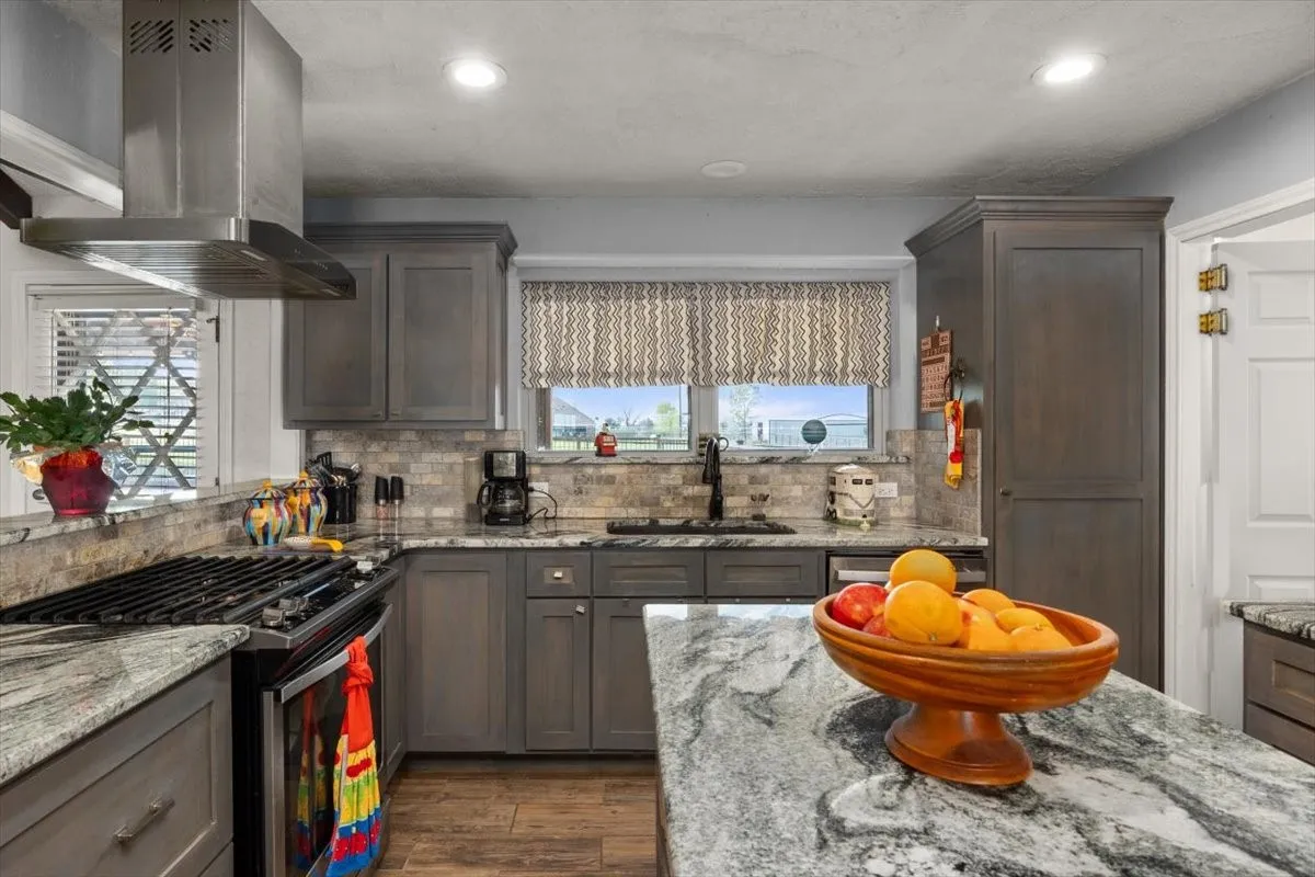 Single Family Residence For Sale in Parker County , 911 Mcvoid Road, Springtown, Texas 76082, 3 Bedroom, 2 Bathroom, Garage spaces, 2,533 Sqft, built in 1977, mls#21255037, Real Estate Agent in Springtown, Homes For Sale in Parker county, Homes For Sale in Springtown, Realtor in Springtown Texas, Real Estate Brokerage Independent Realty Texas, Luminita Cordes Realtor