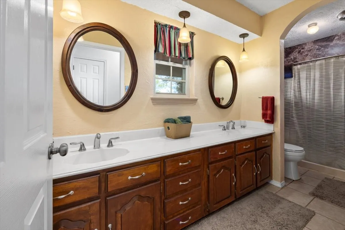Single Family Residence For Sale in Parker County , 911 Mcvoid Road, Springtown, Texas 76082, 3 Bedroom, 2 Bathroom, Garage spaces, 2,533 Sqft, built in 1977, mls#21255037, Real Estate Agent in Springtown, Homes For Sale in Parker county, Homes For Sale in Springtown, Realtor in Springtown Texas, Real Estate Brokerage Independent Realty Texas, Luminita Cordes Realtor