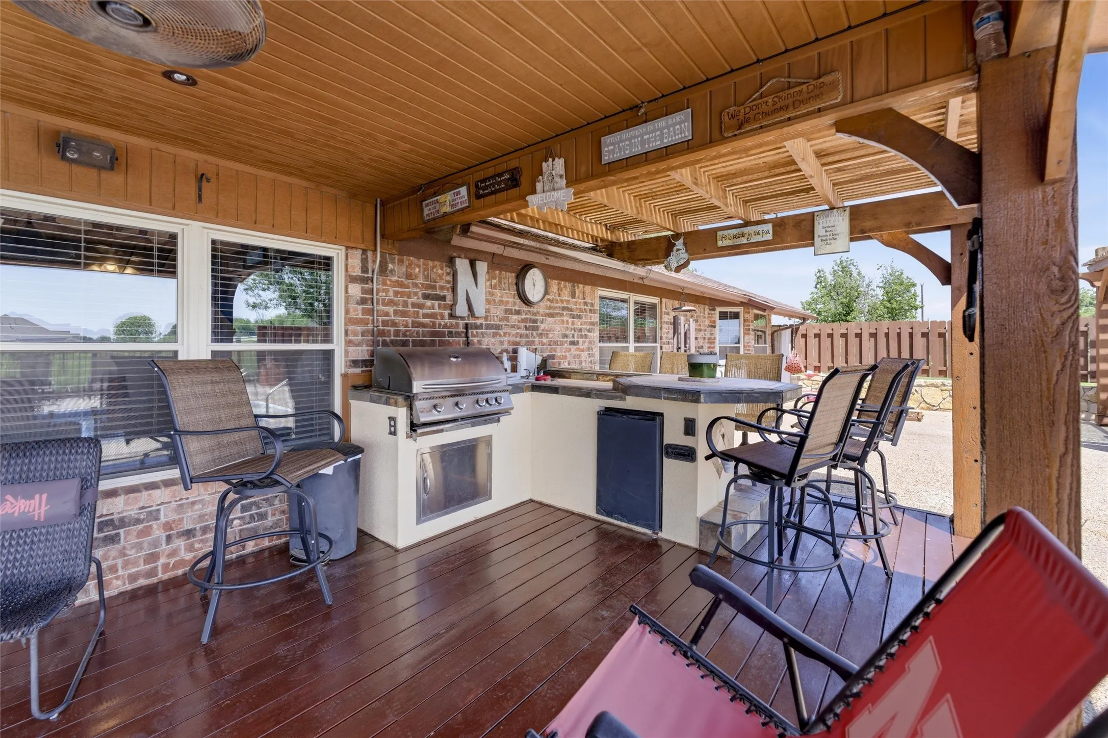 Single Family Residence For Sale in Parker County , 911 Mcvoid Road, Springtown, Texas 76082, 3 Bedroom, 2 Bathroom, Garage spaces, 2,533 Sqft, built in 1977, mls#21255037, Real Estate Agent in Springtown, Homes For Sale in Parker county, Homes For Sale in Springtown, Realtor in Springtown Texas, Real Estate Brokerage Independent Realty Texas, Luminita Cordes Realtor