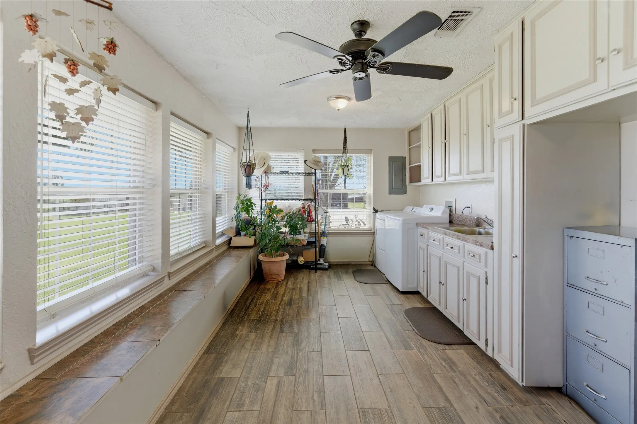 Single Family Residence For Sale in Parker County , 911 Mcvoid Road, Springtown, Texas 76082, 3 Bedroom, 2 Bathroom, Garage spaces, 2,533 Sqft, built in 1977, mls#21255037, Real Estate Agent in Springtown, Homes For Sale in Parker county, Homes For Sale in Springtown, Realtor in Springtown Texas, Real Estate Brokerage Independent Realty Texas, Luminita Cordes Realtor