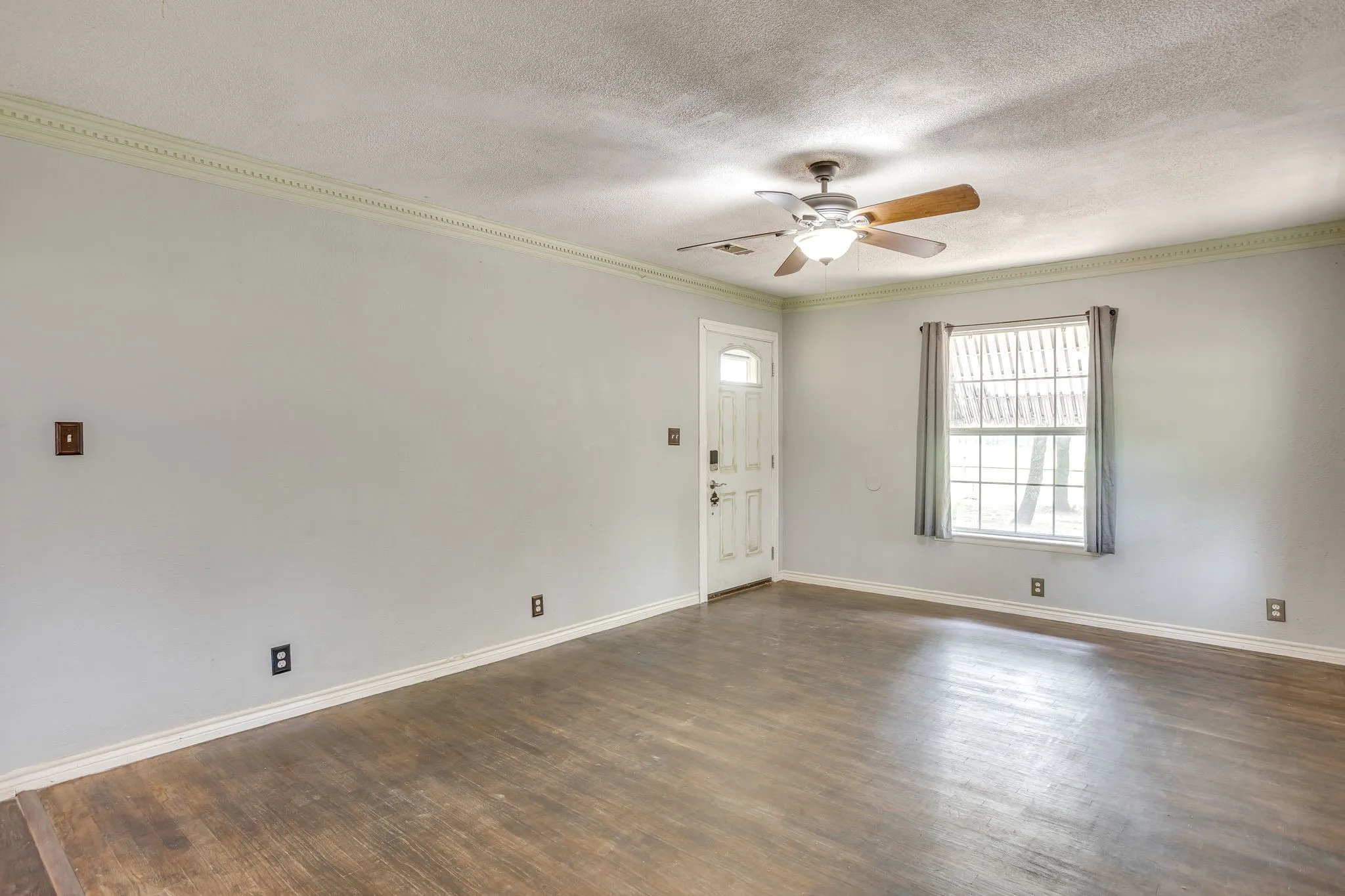 Single Family Residence For Sale in Johnson County , 717 County Road 317a, Cleburne, Texas 76031, 3 Bedrooms, 2 Bathrooms, Garage spaces, 1,350 Sqft, built in 1986, Price $265,000, mls#21251414, Real Estate Agent in Cleburne, Homes For Sale in Johnson county, Homes For Sale in Cleburne, Realtor in Cleburne Texas, Real Estate Brokerage Independent Realty Texas, Luminita Cordes Realtor