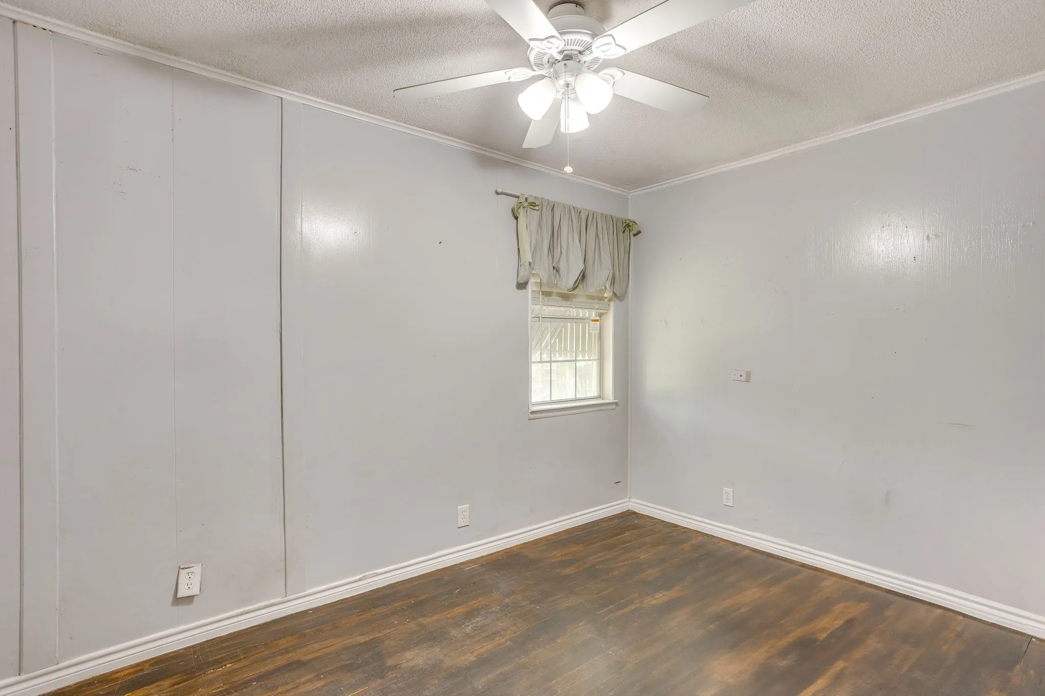Single Family Residence For Sale in Johnson County , 717 County Road 317a, Cleburne, Texas 76031, 3 Bedrooms, 2 Bathrooms, Garage spaces, 1,350 Sqft, built in 1986, Price $265,000, mls#21251414, Real Estate Agent in Cleburne, Homes For Sale in Johnson county, Homes For Sale in Cleburne, Realtor in Cleburne Texas, Real Estate Brokerage Independent Realty Texas, Luminita Cordes Realtor