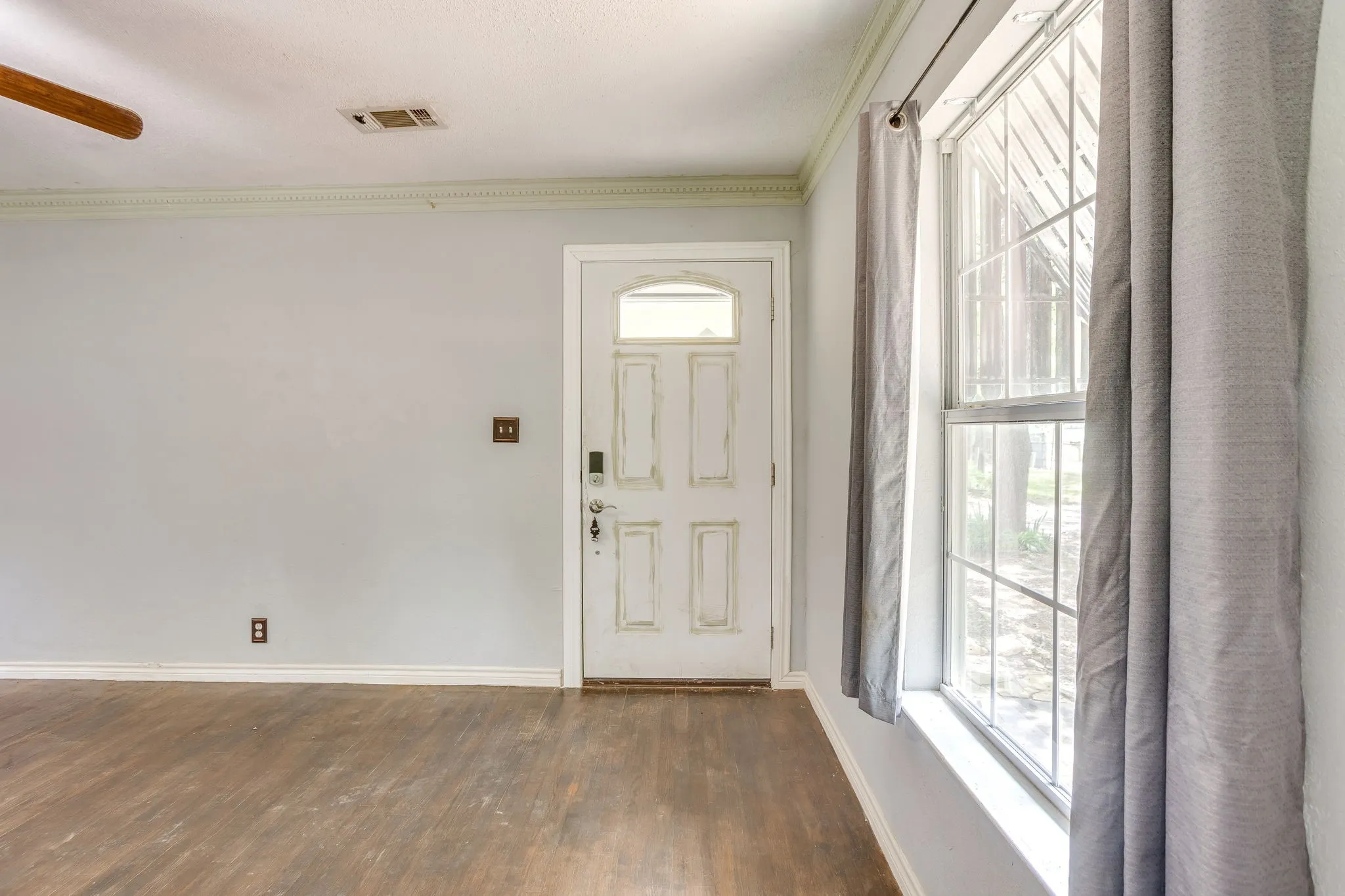 Single Family Residence For Sale in Johnson County , 717 County Road 317a, Cleburne, Texas 76031, 3 Bedrooms, 2 Bathrooms, Garage spaces, 1,350 Sqft, built in 1986, Price $265,000, mls#21251414, Real Estate Agent in Cleburne, Homes For Sale in Johnson county, Homes For Sale in Cleburne, Realtor in Cleburne Texas, Real Estate Brokerage Independent Realty Texas, Luminita Cordes Realtor