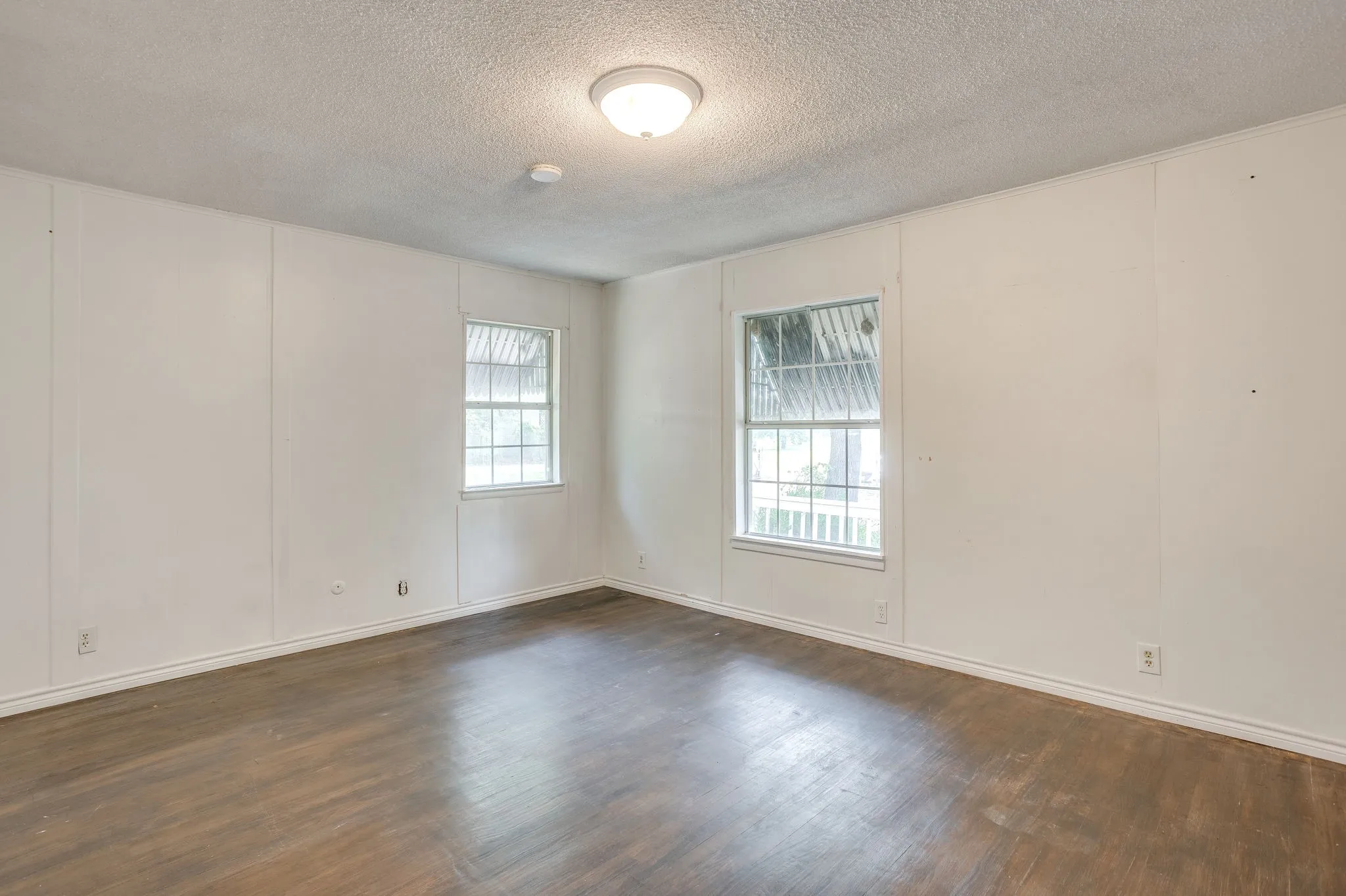 Single Family Residence For Sale in Johnson County , 717 County Road 317a, Cleburne, Texas 76031, 3 Bedrooms, 2 Bathrooms, Garage spaces, 1,350 Sqft, built in 1986, Price $265,000, mls#21251414, Real Estate Agent in Cleburne, Homes For Sale in Johnson county, Homes For Sale in Cleburne, Realtor in Cleburne Texas, Real Estate Brokerage Independent Realty Texas, Luminita Cordes Realtor