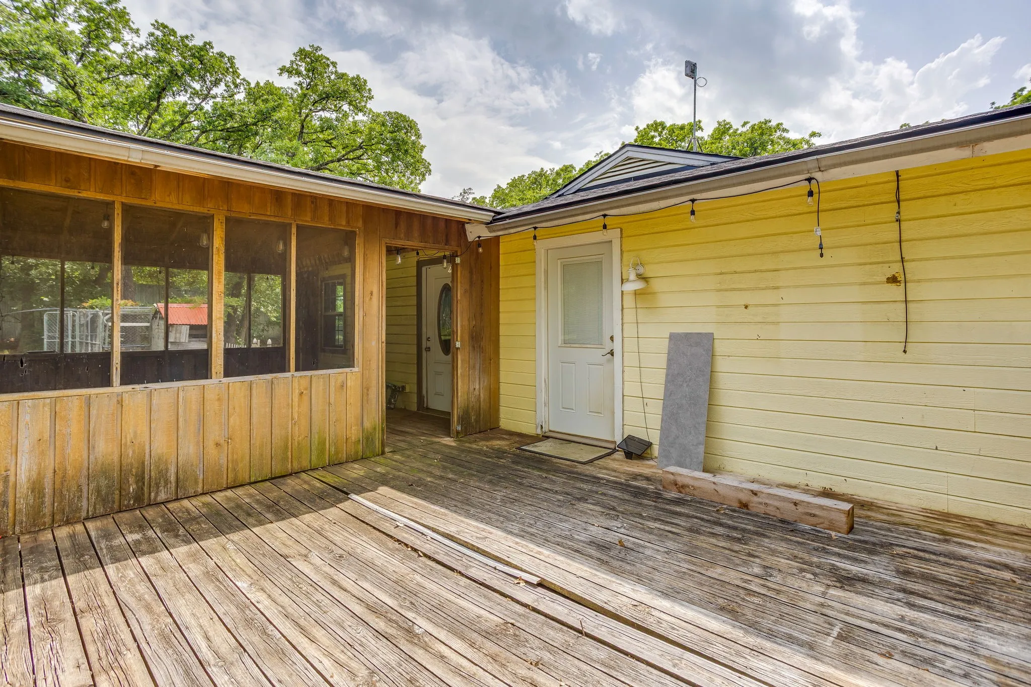 Single Family Residence For Sale in Johnson County , 717 County Road 317a, Cleburne, Texas 76031, 3 Bedrooms, 2 Bathrooms, Garage spaces, 1,350 Sqft, built in 1986, Price $265,000, mls#21251414, Real Estate Agent in Cleburne, Homes For Sale in Johnson county, Homes For Sale in Cleburne, Realtor in Cleburne Texas, Real Estate Brokerage Independent Realty Texas, Luminita Cordes Realtor