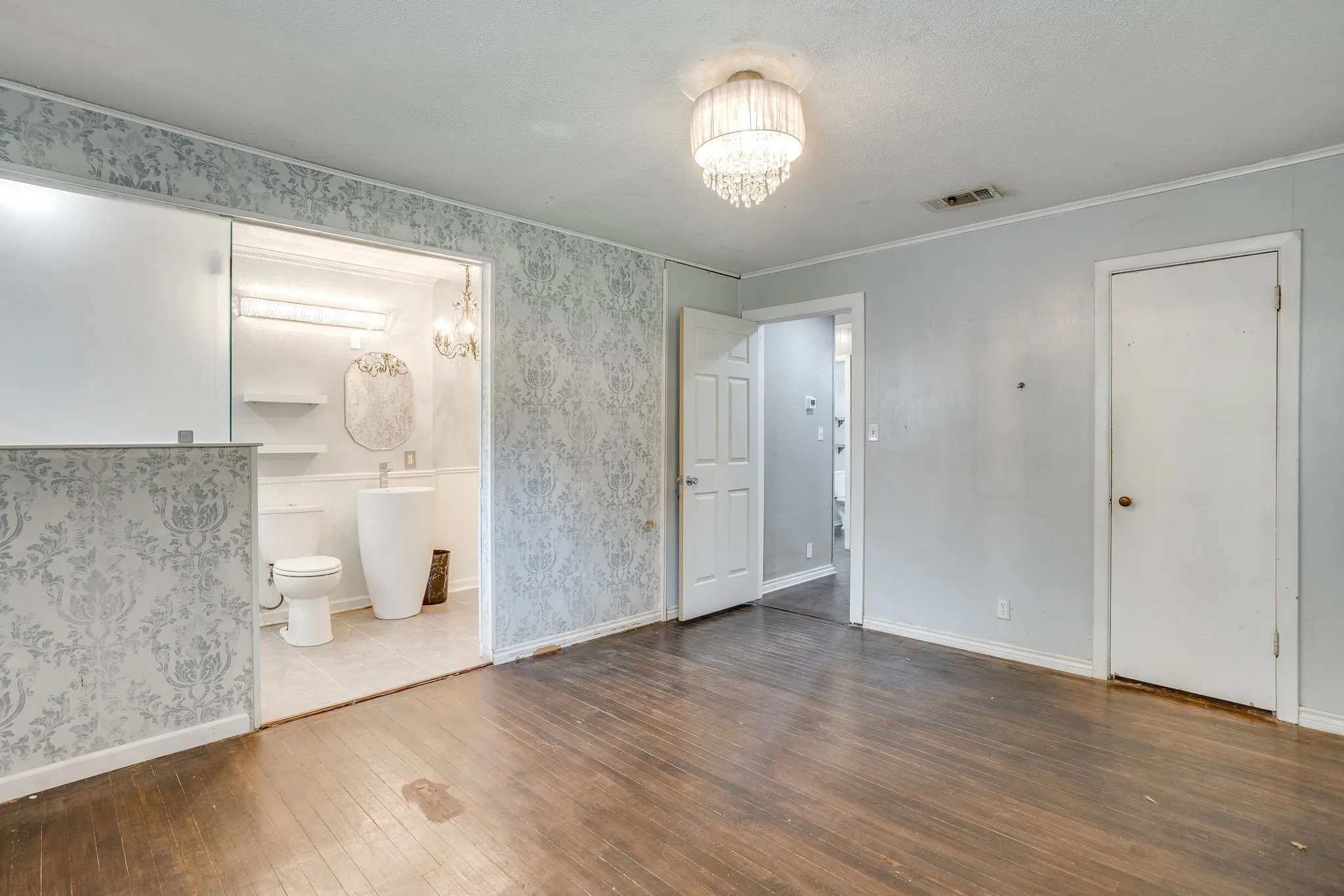 Single Family Residence For Sale in Johnson County , 717 County Road 317a, Cleburne, Texas 76031, 3 Bedrooms, 2 Bathrooms, Garage spaces, 1,350 Sqft, built in 1986, Price $265,000, mls#21251414, Real Estate Agent in Cleburne, Homes For Sale in Johnson county, Homes For Sale in Cleburne, Realtor in Cleburne Texas, Real Estate Brokerage Independent Realty Texas, Luminita Cordes Realtor