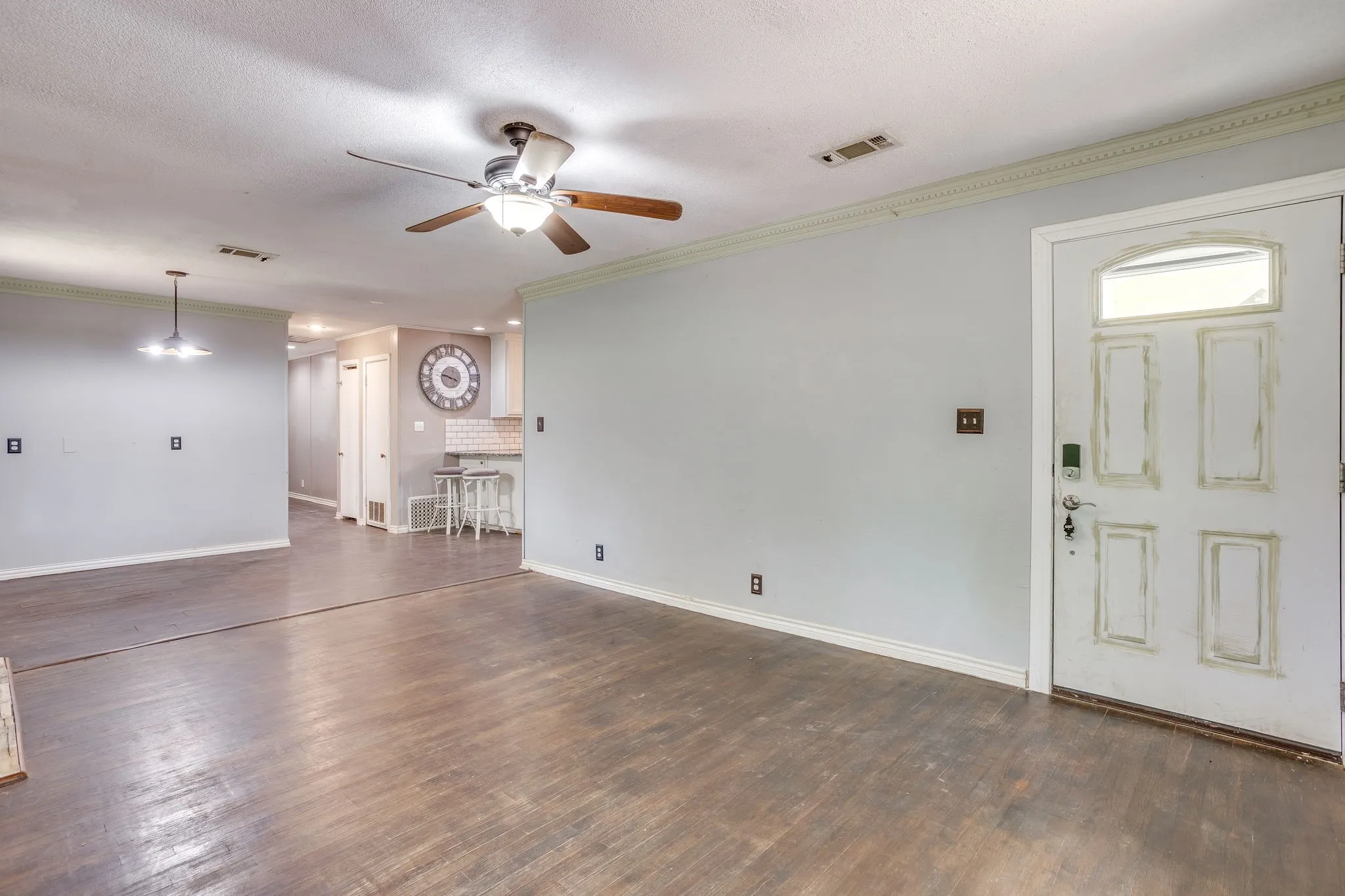 Single Family Residence For Sale in Johnson County , 717 County Road 317a, Cleburne, Texas 76031, 3 Bedrooms, 2 Bathrooms, Garage spaces, 1,350 Sqft, built in 1986, Price $265,000, mls#21251414, Real Estate Agent in Cleburne, Homes For Sale in Johnson county, Homes For Sale in Cleburne, Realtor in Cleburne Texas, Real Estate Brokerage Independent Realty Texas, Luminita Cordes Realtor