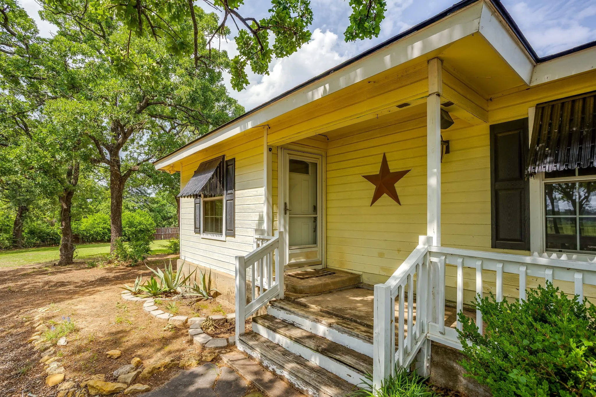 Single Family Residence For Sale in Johnson County , 717 County Road 317a, Cleburne, Texas 76031, 3 Bedrooms, 2 Bathrooms, Garage spaces, 1,350 Sqft, built in 1986, Price $265,000, mls#21251414, Real Estate Agent in Cleburne, Homes For Sale in Johnson county, Homes For Sale in Cleburne, Realtor in Cleburne Texas, Real Estate Brokerage Independent Realty Texas, Luminita Cordes Realtor