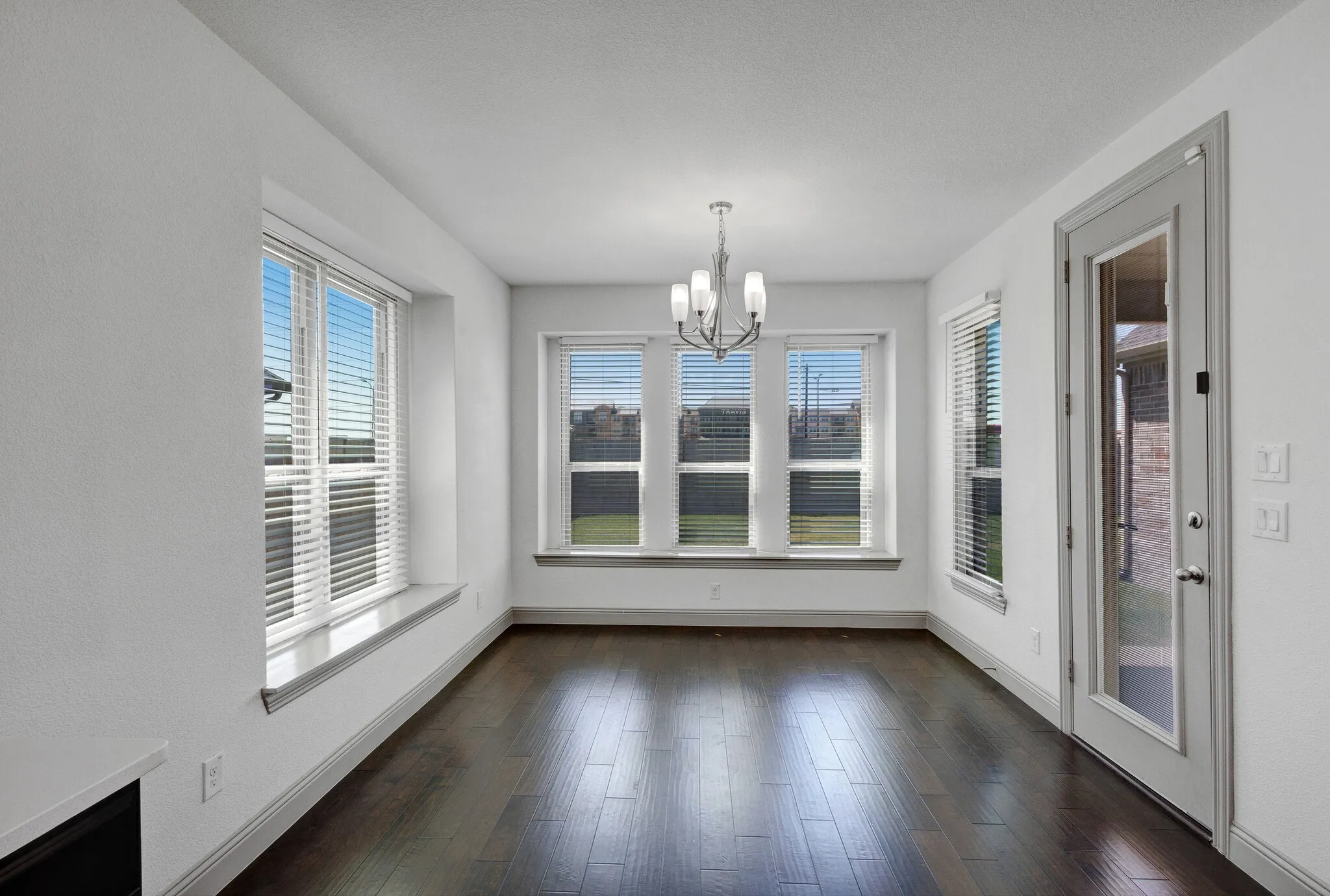 Single Family Residence For Sale in Denton County , 16465 Sedgemoor Drive, Frisco, Texas 75033, 4 Bedroom, 4 Bathroom, 3 Garage spaces, 3,311 Sqft, built in 2021, Preowned, mls#21255083, Real Estate Agent in Frisco, Homes For Sale in Denton county, Homes For Sale in Frisco, Realtor in Frisco Texas, Real Estate Brokerage Independent Realty Texas, Luminita Cordes Realtor