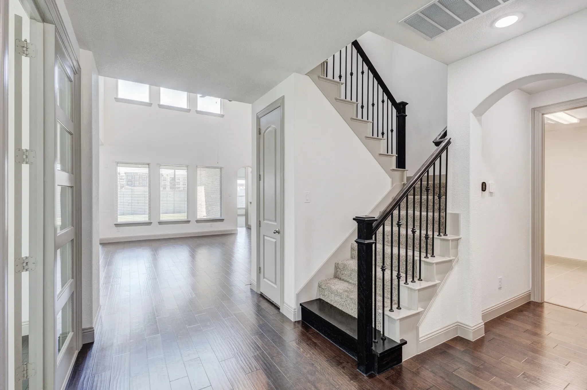 Single Family Residence For Sale in Denton County , 16465 Sedgemoor Drive, Frisco, Texas 75033, 4 Bedroom, 4 Bathroom, 3 Garage spaces, 3,311 Sqft, built in 2021, Preowned, mls#21255083, Real Estate Agent in Frisco, Homes For Sale in Denton county, Homes For Sale in Frisco, Realtor in Frisco Texas, Real Estate Brokerage Independent Realty Texas, Luminita Cordes Realtor