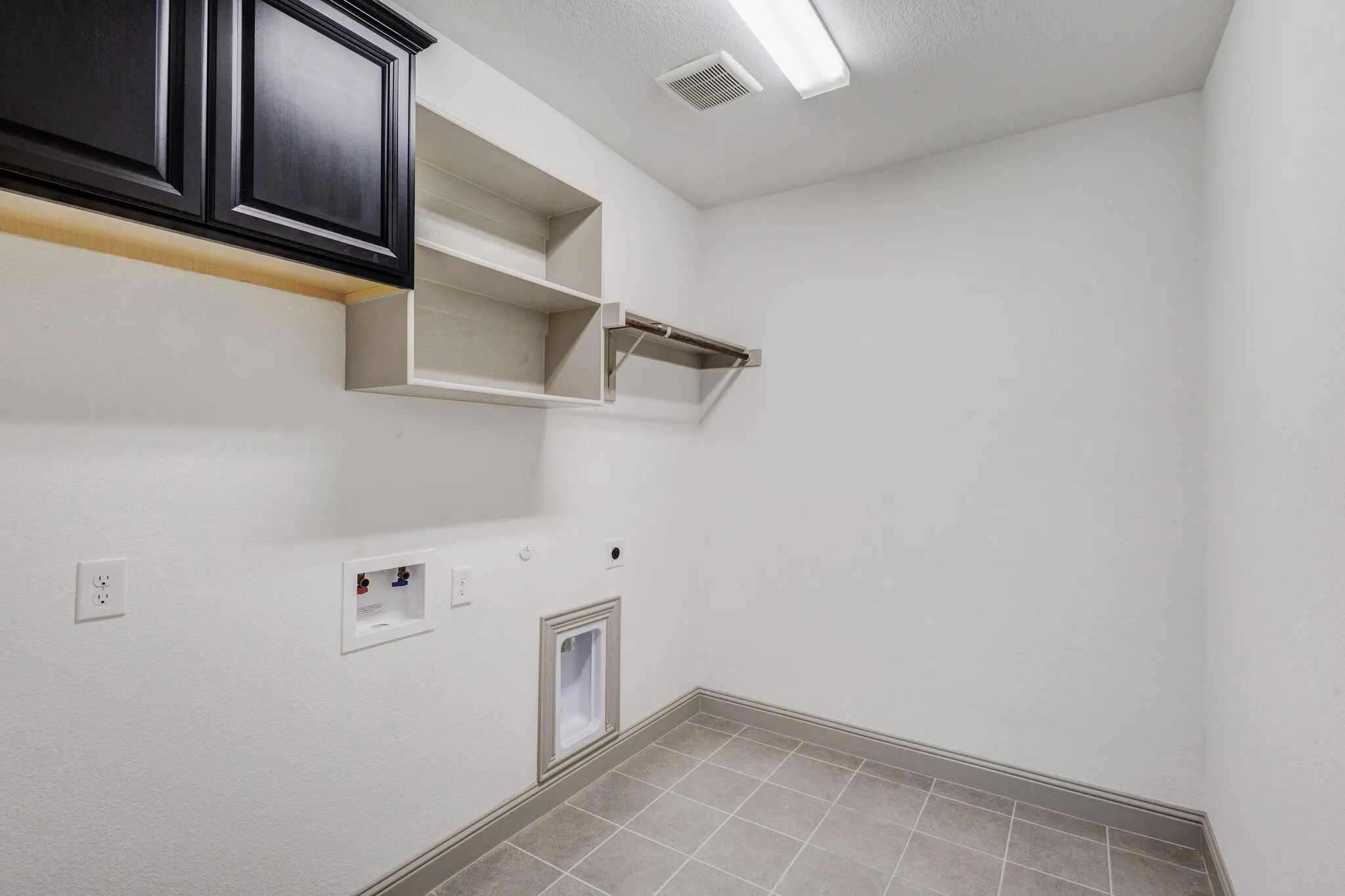 Single Family Residence For Sale in Denton County , 16465 Sedgemoor Drive, Frisco, Texas 75033, 4 Bedroom, 4 Bathroom, 3 Garage spaces, 3,311 Sqft, built in 2021, Preowned, mls#21255083, Real Estate Agent in Frisco, Homes For Sale in Denton county, Homes For Sale in Frisco, Realtor in Frisco Texas, Real Estate Brokerage Independent Realty Texas, Luminita Cordes Realtor
