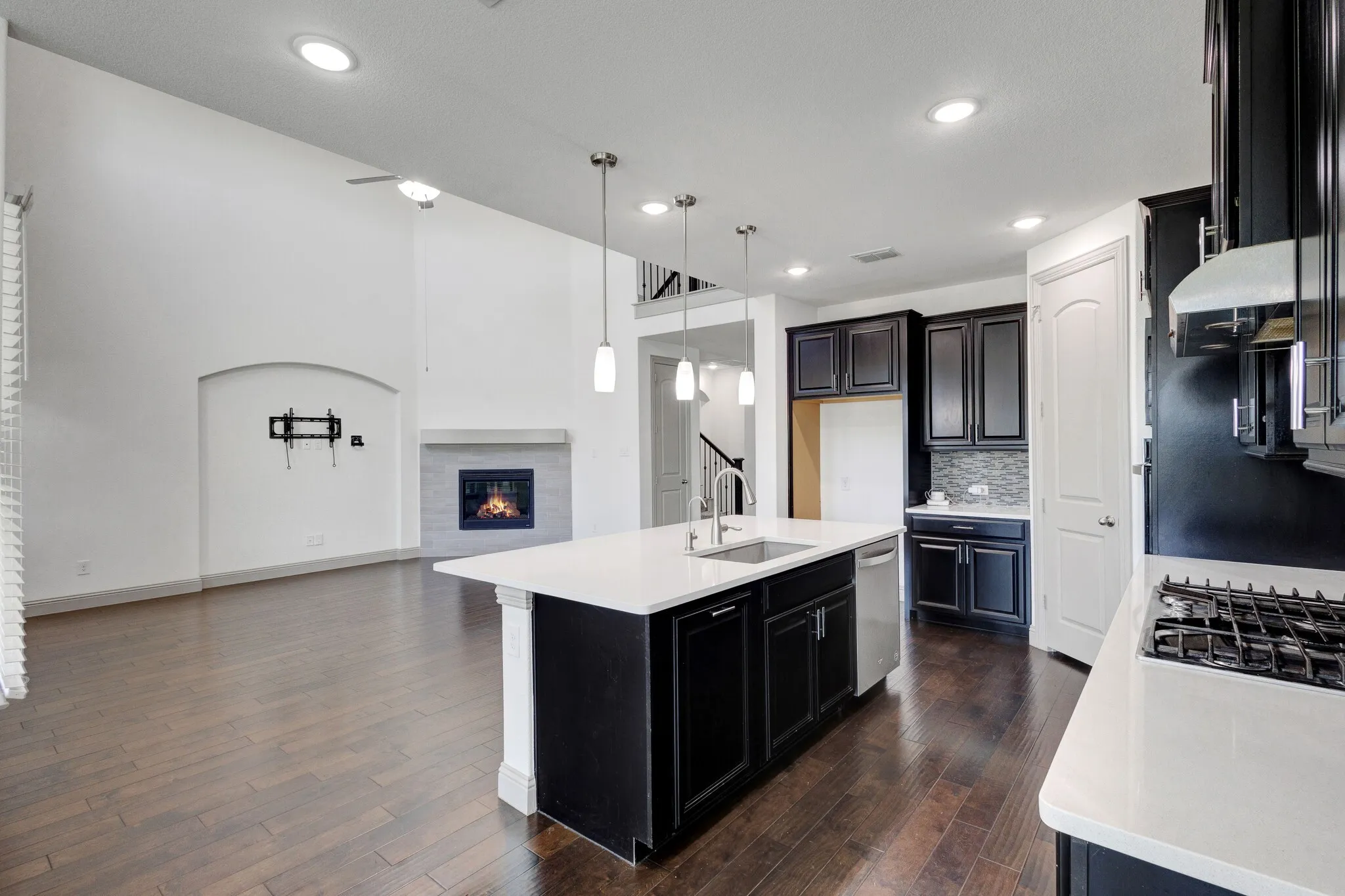 Single Family Residence For Sale in Denton County , 16465 Sedgemoor Drive, Frisco, Texas 75033, 4 Bedroom, 4 Bathroom, 3 Garage spaces, 3,311 Sqft, built in 2021, Preowned, mls#21255083, Real Estate Agent in Frisco, Homes For Sale in Denton county, Homes For Sale in Frisco, Realtor in Frisco Texas, Real Estate Brokerage Independent Realty Texas, Luminita Cordes Realtor