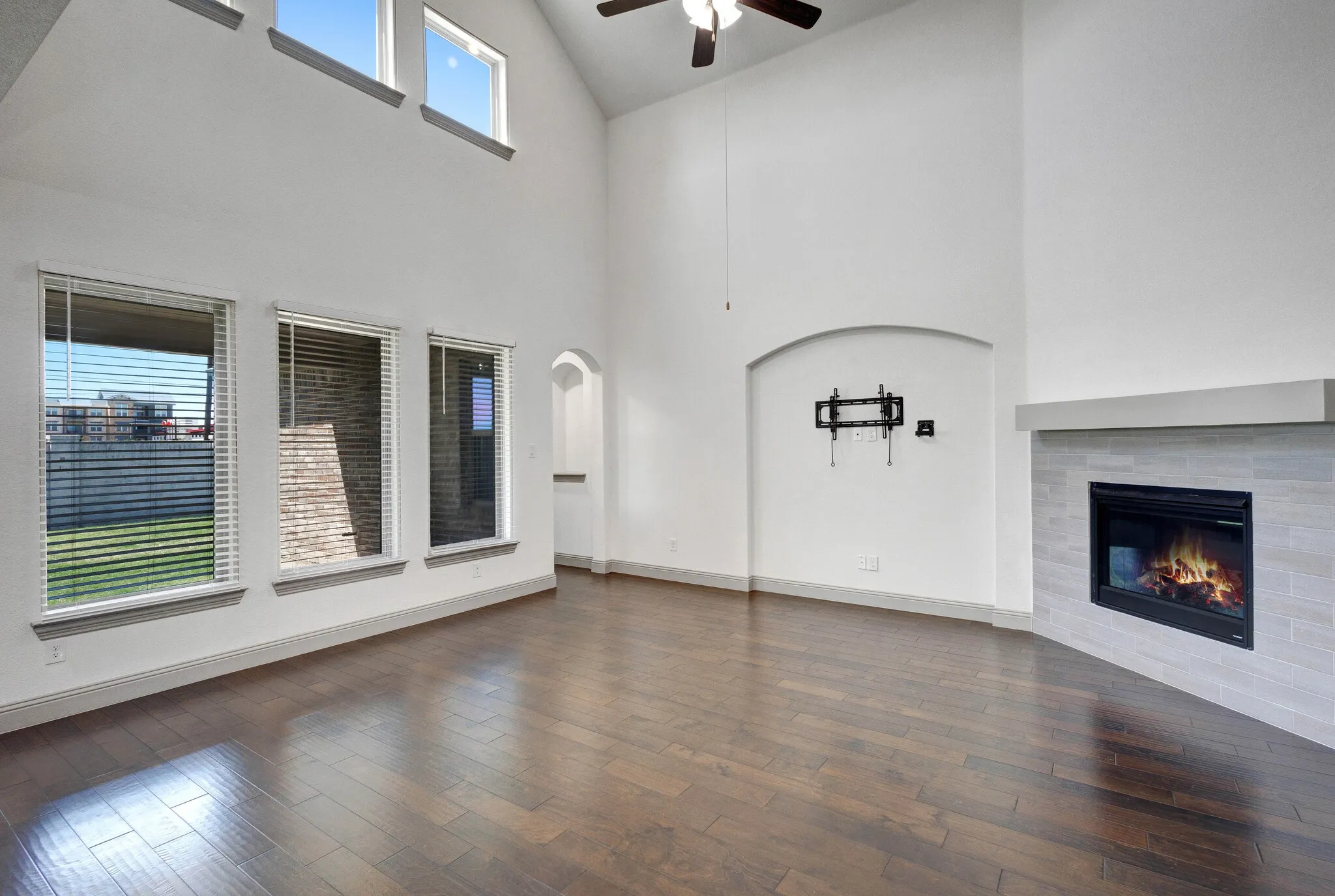 Single Family Residence For Sale in Denton County , 16465 Sedgemoor Drive, Frisco, Texas 75033, 4 Bedroom, 4 Bathroom, 3 Garage spaces, 3,311 Sqft, built in 2021, Preowned, mls#21255083, Real Estate Agent in Frisco, Homes For Sale in Denton county, Homes For Sale in Frisco, Realtor in Frisco Texas, Real Estate Brokerage Independent Realty Texas, Luminita Cordes Realtor