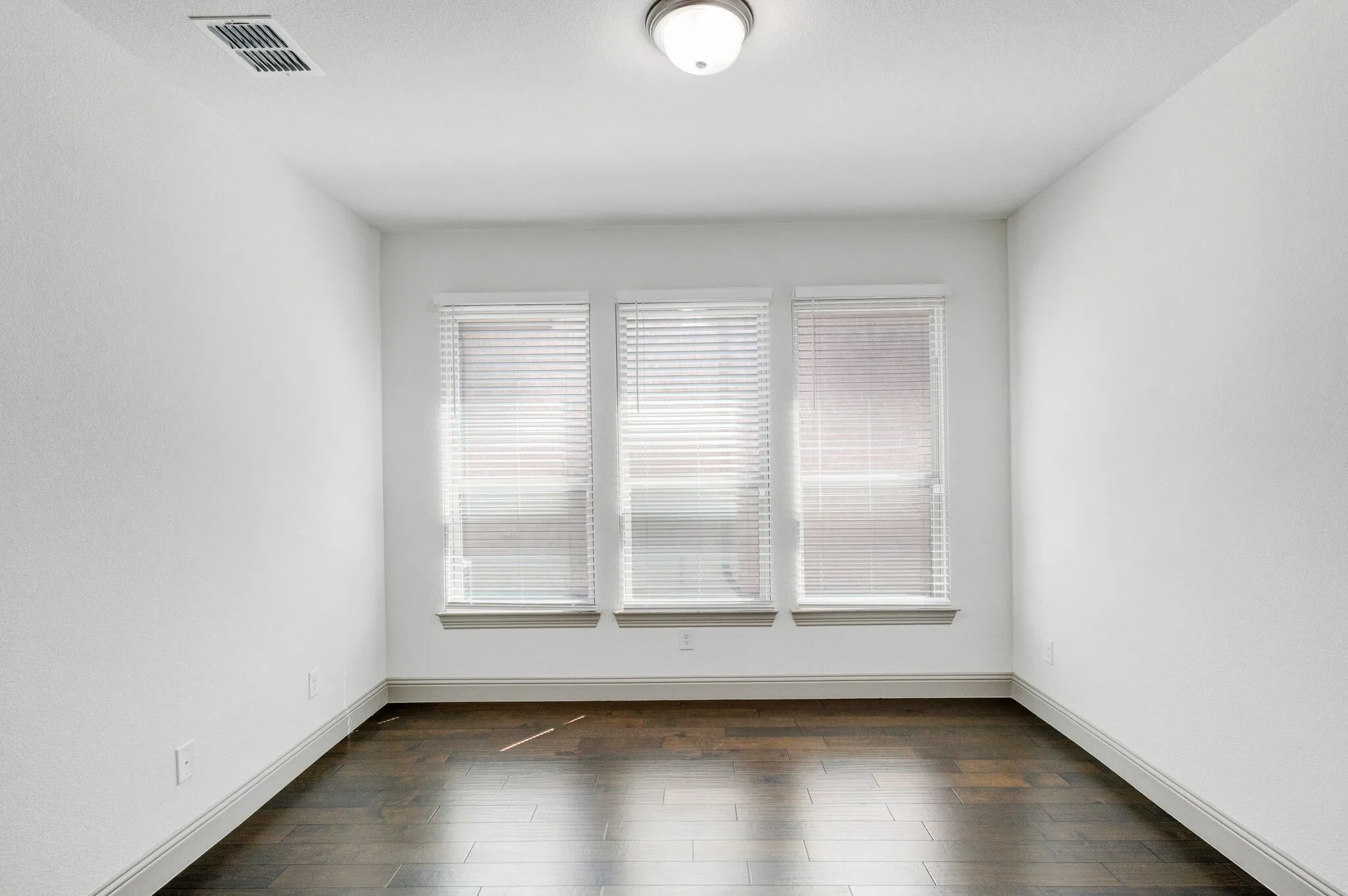 Single Family Residence For Sale in Denton County , 16465 Sedgemoor Drive, Frisco, Texas 75033, 4 Bedroom, 4 Bathroom, 3 Garage spaces, 3,311 Sqft, built in 2021, Preowned, mls#21255083, Real Estate Agent in Frisco, Homes For Sale in Denton county, Homes For Sale in Frisco, Realtor in Frisco Texas, Real Estate Brokerage Independent Realty Texas, Luminita Cordes Realtor