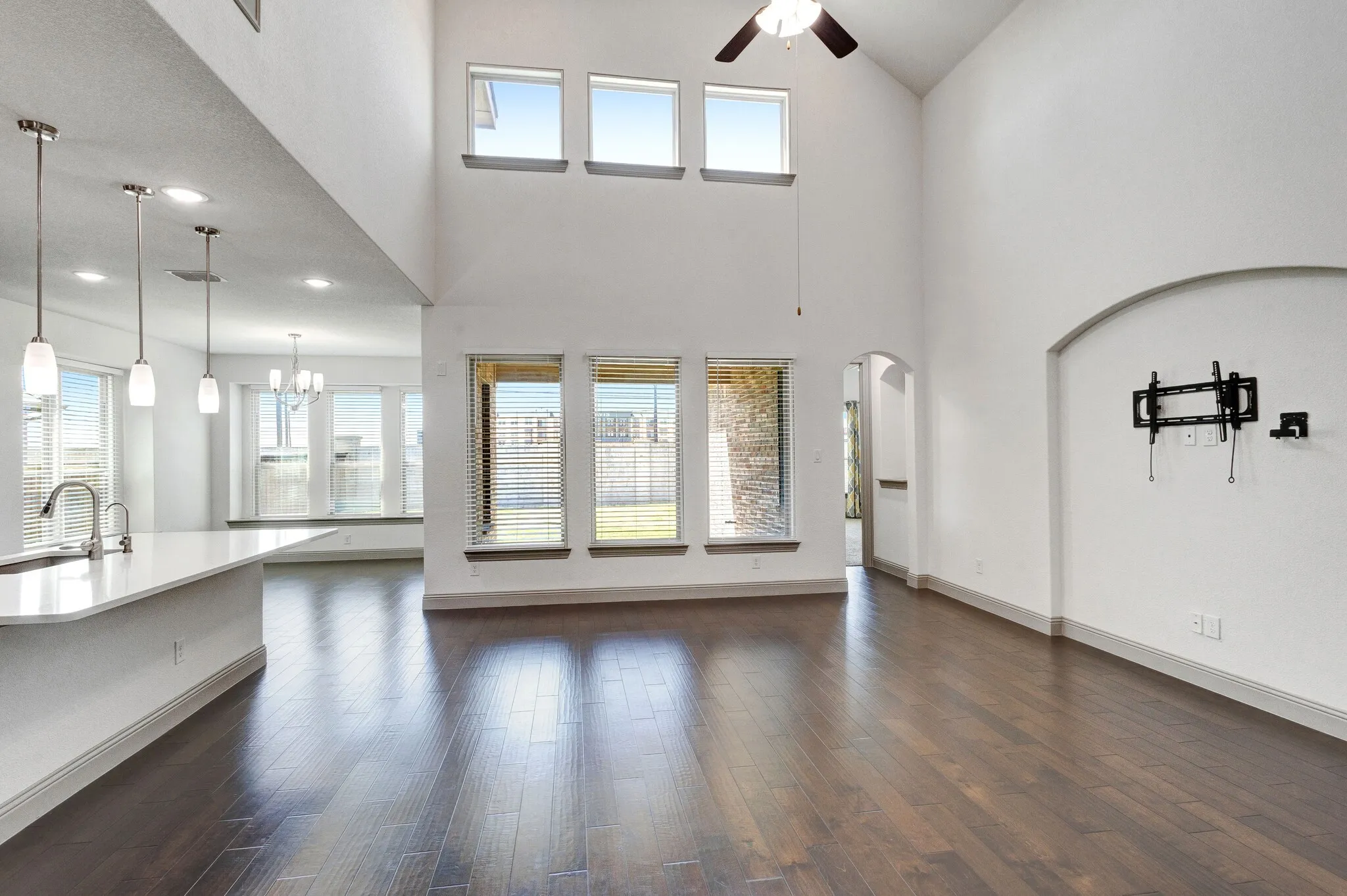 Single Family Residence For Sale in Denton County , 16465 Sedgemoor Drive, Frisco, Texas 75033, 4 Bedroom, 4 Bathroom, 3 Garage spaces, 3,311 Sqft, built in 2021, Preowned, mls#21255083, Real Estate Agent in Frisco, Homes For Sale in Denton county, Homes For Sale in Frisco, Realtor in Frisco Texas, Real Estate Brokerage Independent Realty Texas, Luminita Cordes Realtor