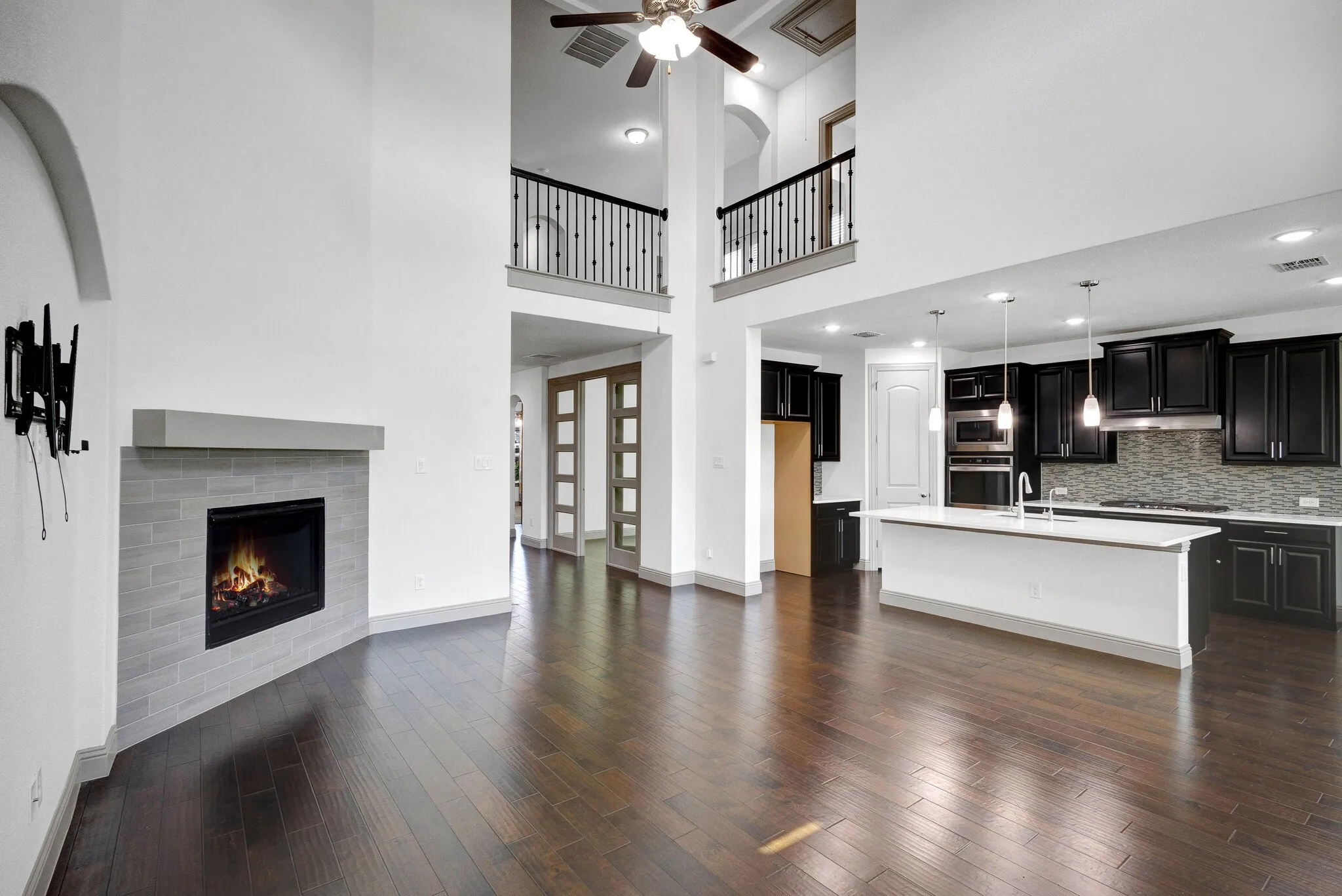 Single Family Residence For Sale in Denton County , 16465 Sedgemoor Drive, Frisco, Texas 75033, 4 Bedroom, 4 Bathroom, 3 Garage spaces, 3,311 Sqft, built in 2021, Preowned, mls#21255083, Real Estate Agent in Frisco, Homes For Sale in Denton county, Homes For Sale in Frisco, Realtor in Frisco Texas, Real Estate Brokerage Independent Realty Texas, Luminita Cordes Realtor