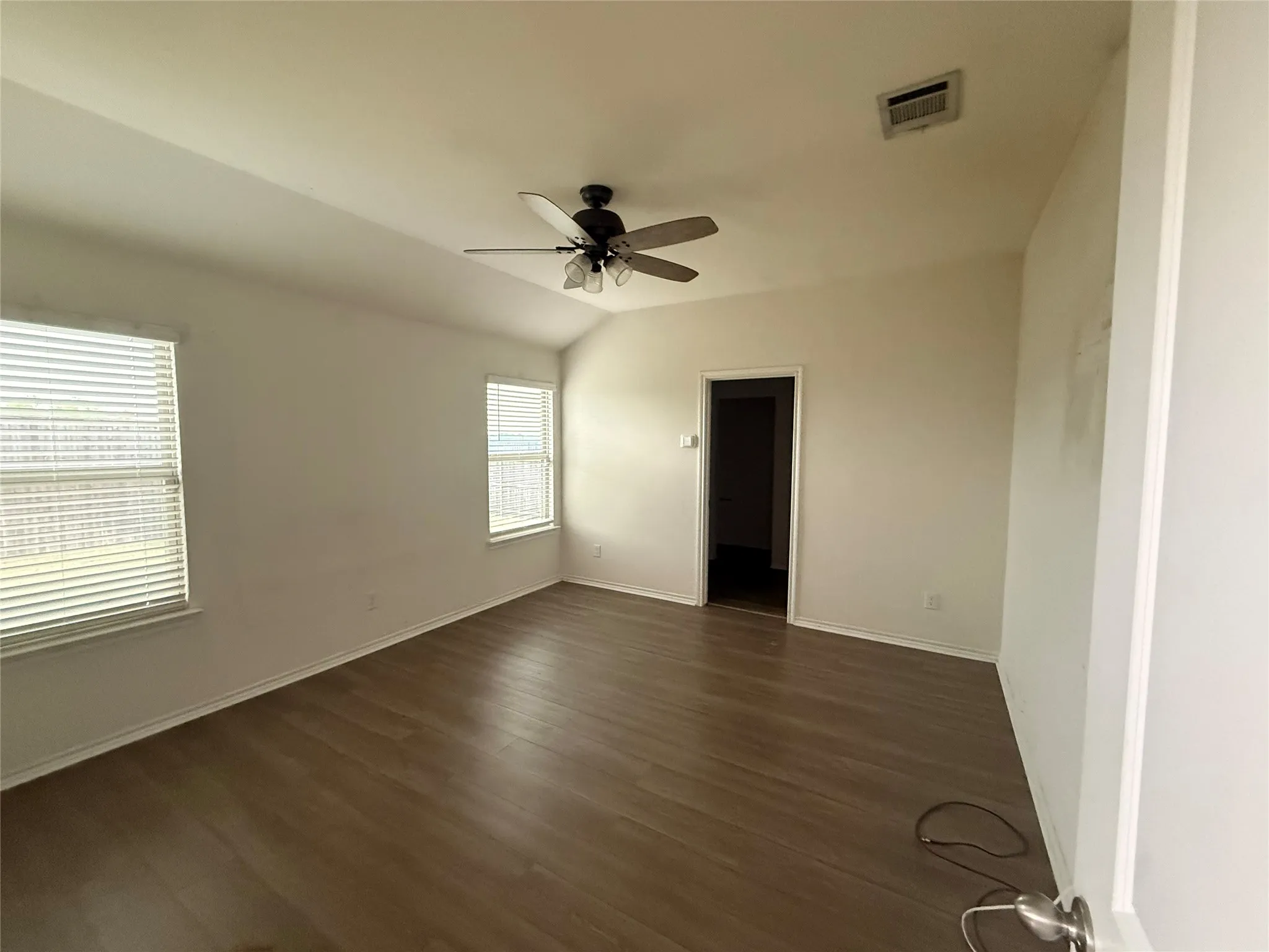 Single Family Residence For Sale in Kaufman County , 1130 Old Oaks Drive, Forney, Texas 75126, 3 Bedroom, 2 Bathroom, 2 Garage spaces, 1,587 Sqft, built in 2021, mls#21255137, Real Estate Agent in Forney, Homes For Sale in Kaufman county, Homes For Sale in Forney, Realtor in Forney Texas, Real Estate Brokerage Independent Realty Texas, Luminita Cordes Realtor