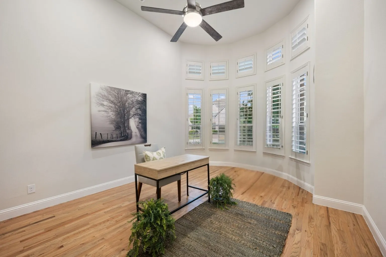 Single Family Residence For Sale in Collin County , 2804 Seabiscuit Road, Celina, Texas 75009, 5 Bedroom, 6 Bathroom, 3 Garage spaces, 4,361 Sqft, built in 2017, Preowned, mls#21254584, Real Estate Agent in Celina, Homes For Sale in Collin county, Homes For Sale in Celina, Realtor in Celina Texas, Real Estate Brokerage Independent Realty Texas, Luminita Cordes Realtor