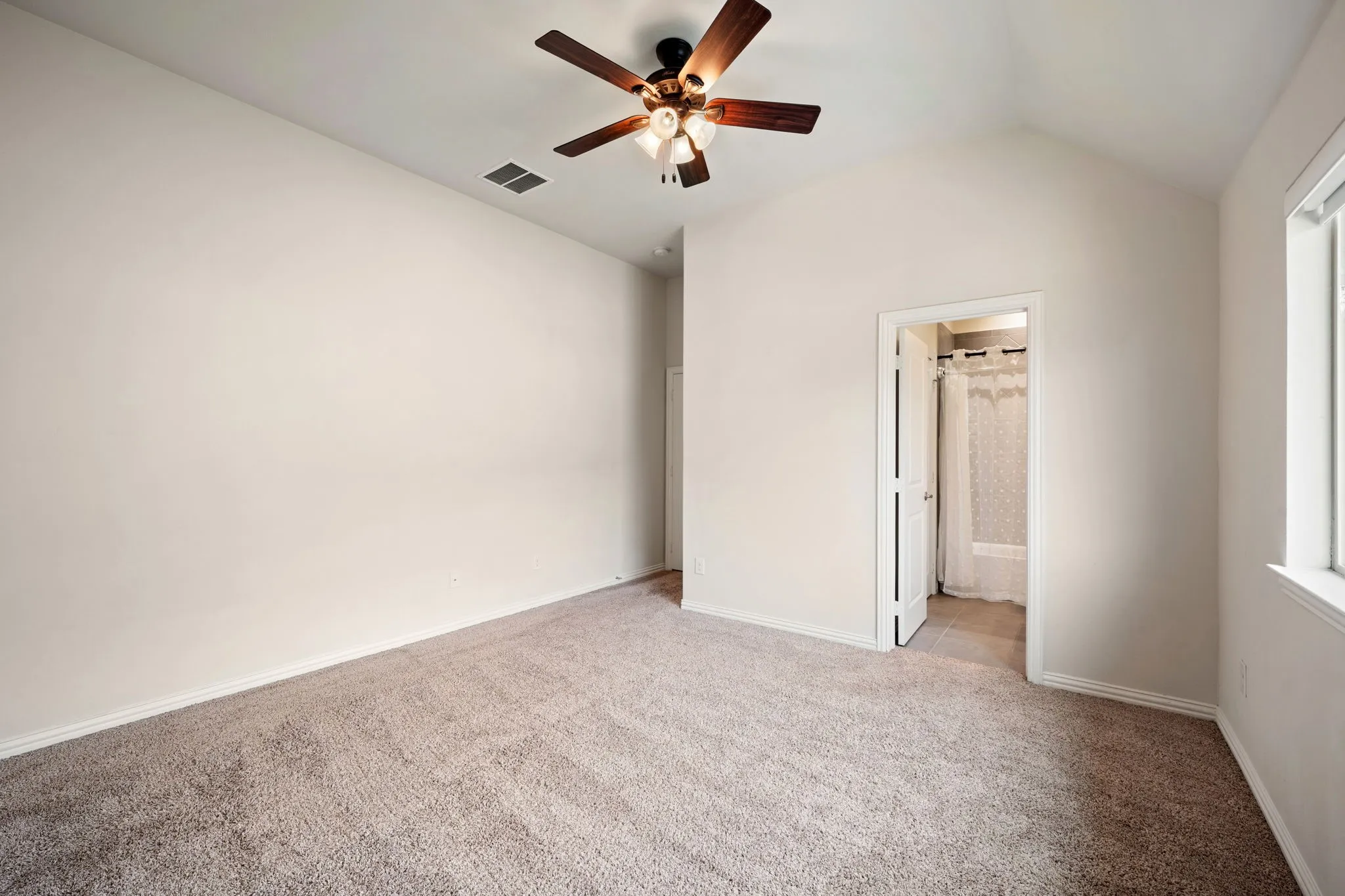 Single Family Residence For Sale in Collin County , 2804 Seabiscuit Road, Celina, Texas 75009, 5 Bedroom, 6 Bathroom, 3 Garage spaces, 4,361 Sqft, built in 2017, Preowned, mls#21254584, Real Estate Agent in Celina, Homes For Sale in Collin county, Homes For Sale in Celina, Realtor in Celina Texas, Real Estate Brokerage Independent Realty Texas, Luminita Cordes Realtor