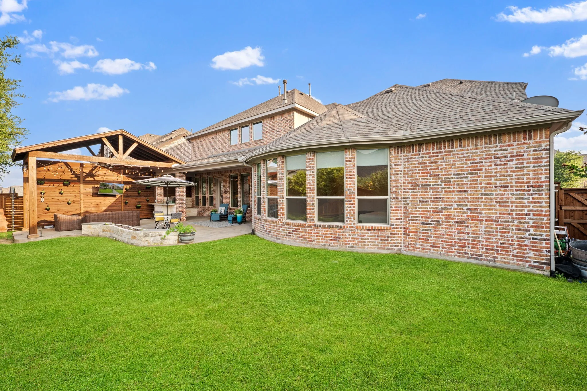 Single Family Residence For Sale in Collin County , 2804 Seabiscuit Road, Celina, Texas 75009, 5 Bedroom, 6 Bathroom, 3 Garage spaces, 4,361 Sqft, built in 2017, Preowned, mls#21254584, Real Estate Agent in Celina, Homes For Sale in Collin county, Homes For Sale in Celina, Realtor in Celina Texas, Real Estate Brokerage Independent Realty Texas, Luminita Cordes Realtor