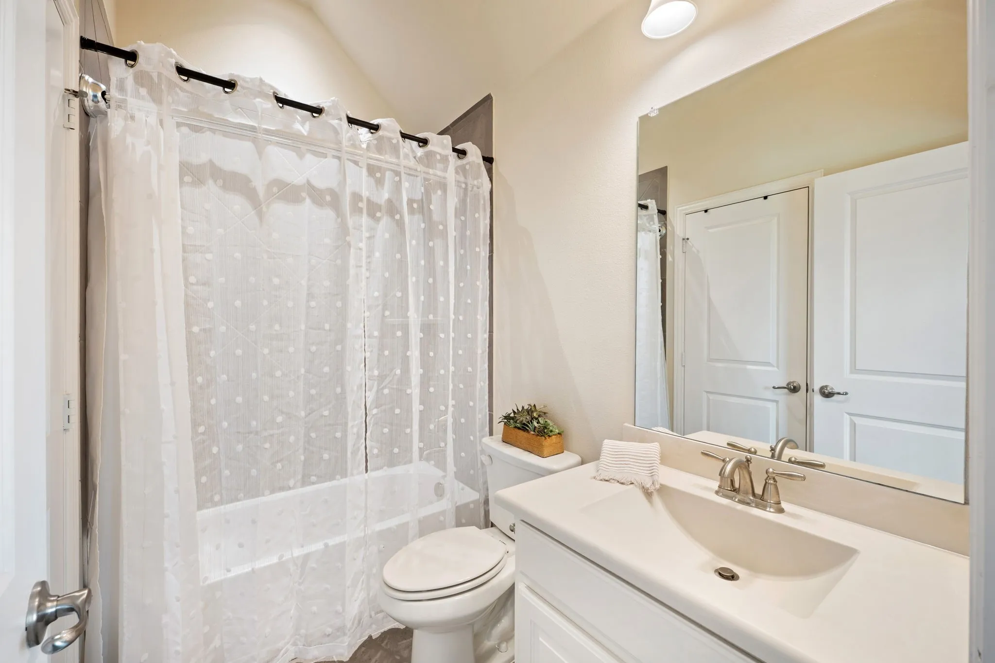 Single Family Residence For Sale in Collin County , 2804 Seabiscuit Road, Celina, Texas 75009, 5 Bedroom, 6 Bathroom, 3 Garage spaces, 4,361 Sqft, built in 2017, Preowned, mls#21254584, Real Estate Agent in Celina, Homes For Sale in Collin county, Homes For Sale in Celina, Realtor in Celina Texas, Real Estate Brokerage Independent Realty Texas, Luminita Cordes Realtor