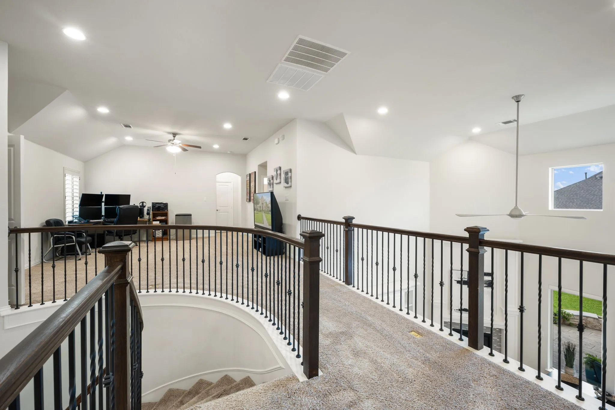 Single Family Residence For Sale in Collin County , 2804 Seabiscuit Road, Celina, Texas 75009, 5 Bedroom, 6 Bathroom, 3 Garage spaces, 4,361 Sqft, built in 2017, Preowned, mls#21254584, Real Estate Agent in Celina, Homes For Sale in Collin county, Homes For Sale in Celina, Realtor in Celina Texas, Real Estate Brokerage Independent Realty Texas, Luminita Cordes Realtor