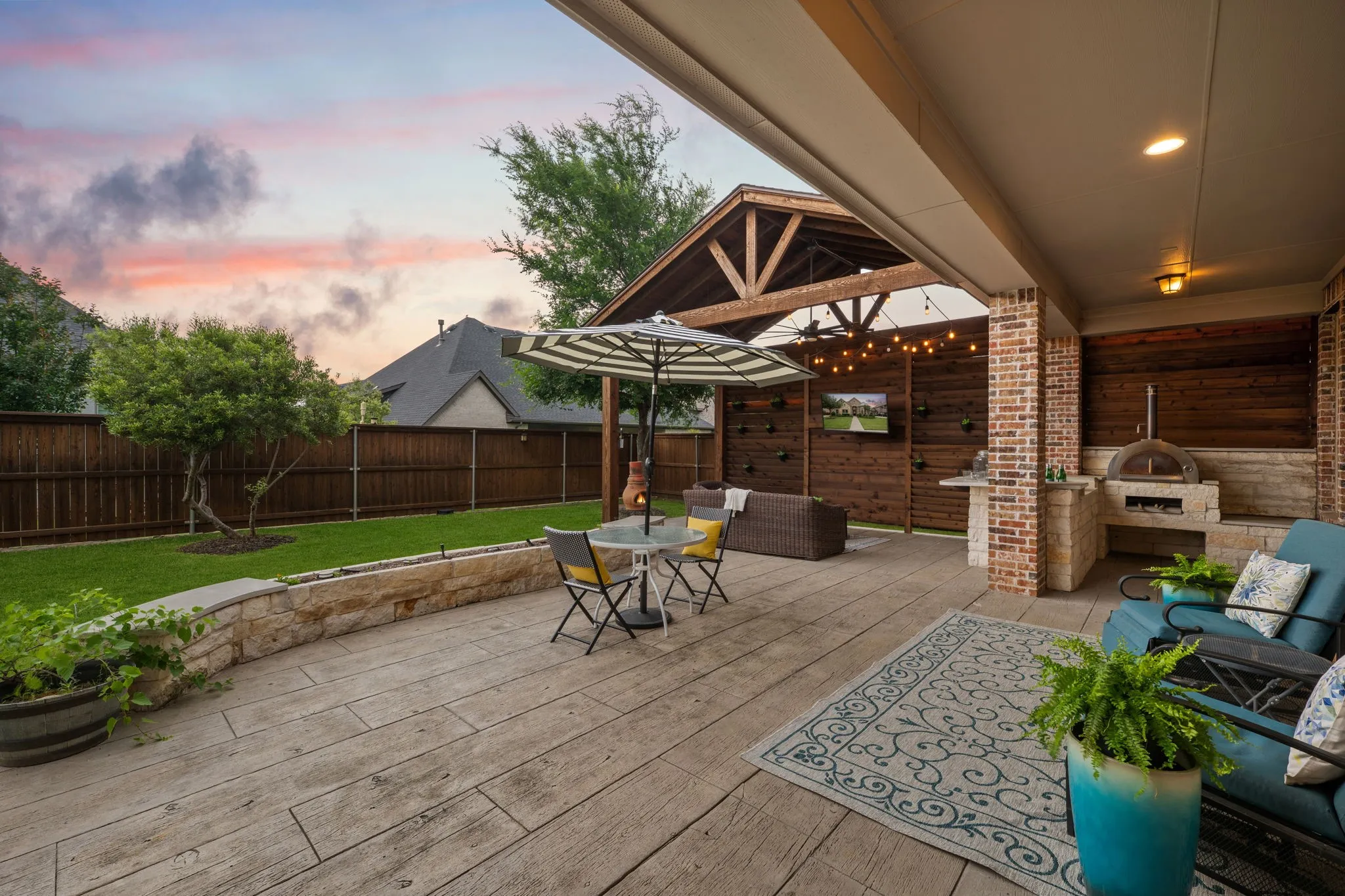 Single Family Residence For Sale in Collin County , 2804 Seabiscuit Road, Celina, Texas 75009, 5 Bedroom, 6 Bathroom, 3 Garage spaces, 4,361 Sqft, built in 2017, Preowned, mls#21254584, Real Estate Agent in Celina, Homes For Sale in Collin county, Homes For Sale in Celina, Realtor in Celina Texas, Real Estate Brokerage Independent Realty Texas, Luminita Cordes Realtor