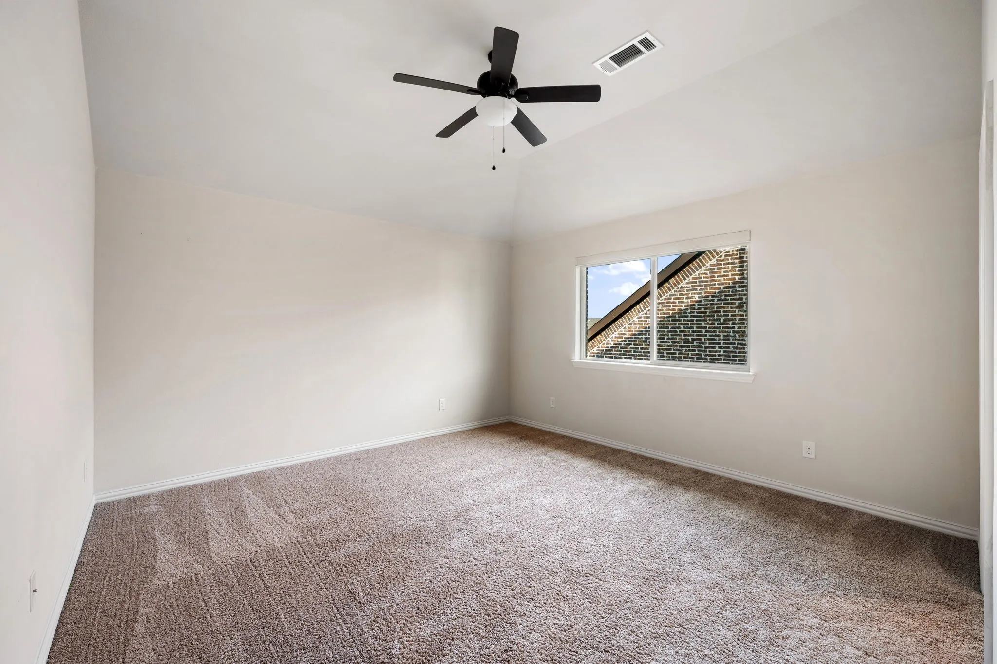 Single Family Residence For Sale in Collin County , 2804 Seabiscuit Road, Celina, Texas 75009, 5 Bedroom, 6 Bathroom, 3 Garage spaces, 4,361 Sqft, built in 2017, Preowned, mls#21254584, Real Estate Agent in Celina, Homes For Sale in Collin county, Homes For Sale in Celina, Realtor in Celina Texas, Real Estate Brokerage Independent Realty Texas, Luminita Cordes Realtor