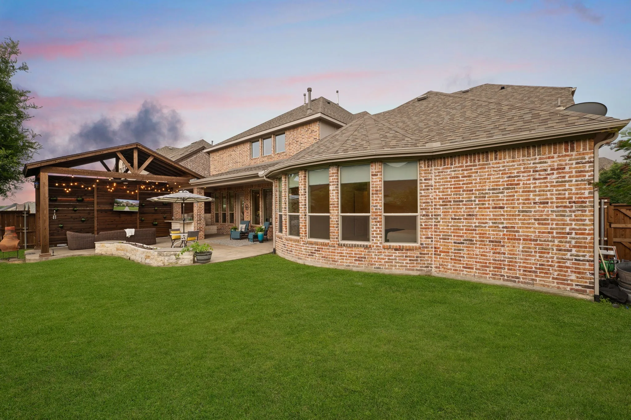 Single Family Residence For Sale in Collin County , 2804 Seabiscuit Road, Celina, Texas 75009, 5 Bedroom, 6 Bathroom, 3 Garage spaces, 4,361 Sqft, built in 2017, Preowned, mls#21254584, Real Estate Agent in Celina, Homes For Sale in Collin county, Homes For Sale in Celina, Realtor in Celina Texas, Real Estate Brokerage Independent Realty Texas, Luminita Cordes Realtor