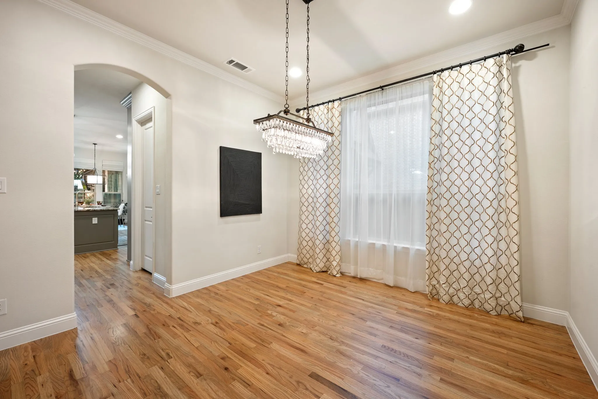 Single Family Residence For Sale in Collin County , 2804 Seabiscuit Road, Celina, Texas 75009, 5 Bedroom, 6 Bathroom, 3 Garage spaces, 4,361 Sqft, built in 2017, Preowned, mls#21254584, Real Estate Agent in Celina, Homes For Sale in Collin county, Homes For Sale in Celina, Realtor in Celina Texas, Real Estate Brokerage Independent Realty Texas, Luminita Cordes Realtor
