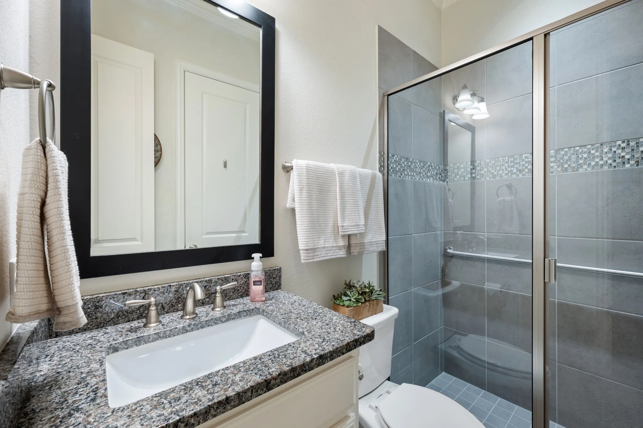 Single Family Residence For Sale in Collin County , 2804 Seabiscuit Road, Celina, Texas 75009, 5 Bedroom, 6 Bathroom, 3 Garage spaces, 4,361 Sqft, built in 2017, Preowned, mls#21254584, Real Estate Agent in Celina, Homes For Sale in Collin county, Homes For Sale in Celina, Realtor in Celina Texas, Real Estate Brokerage Independent Realty Texas, Luminita Cordes Realtor