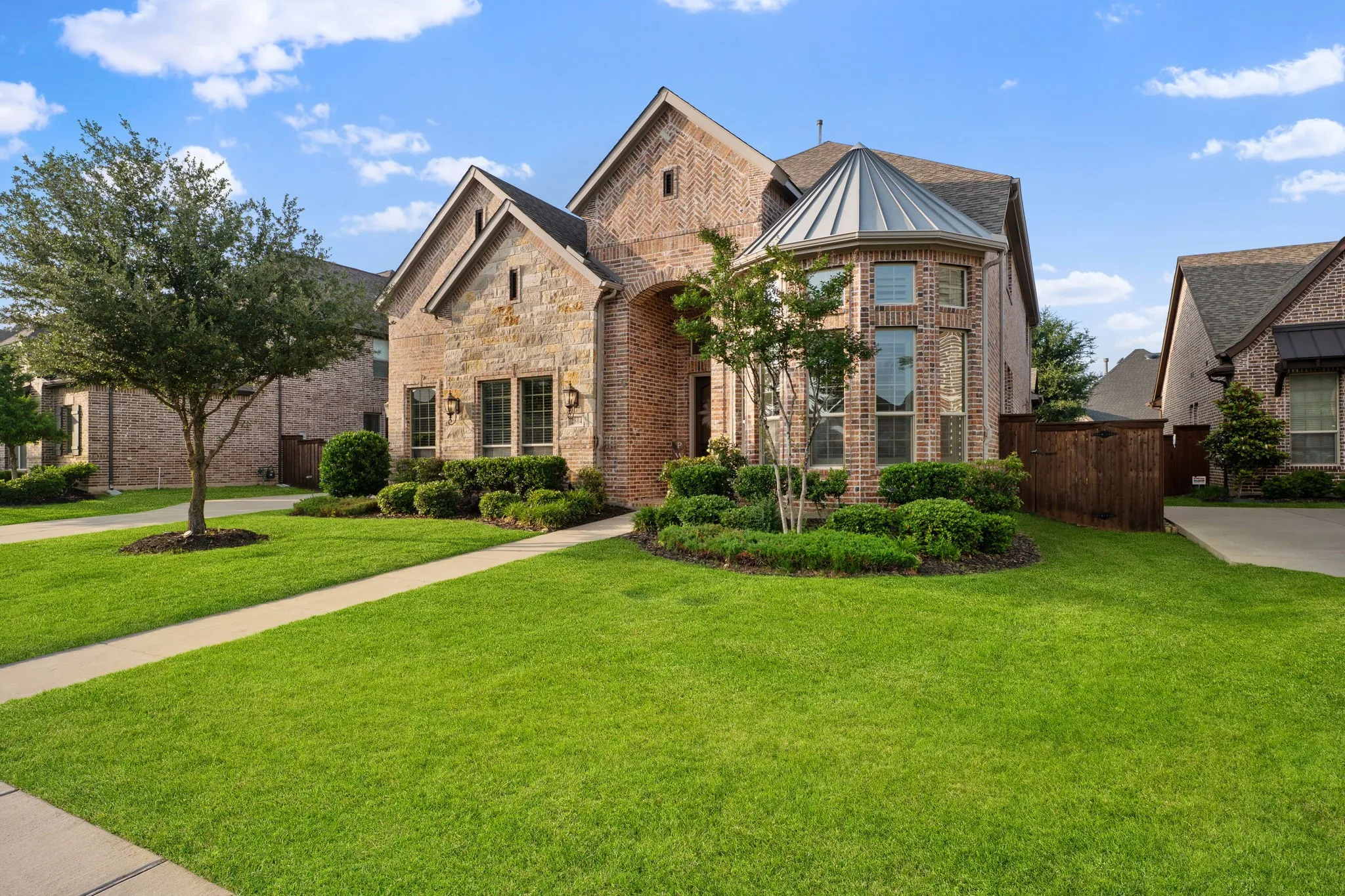 Single Family Residence For Sale in Collin County , 2804 Seabiscuit Road, Celina, Texas 75009, 5 Bedroom, 6 Bathroom, 3 Garage spaces, 4,361 Sqft, built in 2017, Preowned, mls#21254584, Real Estate Agent in Celina, Homes For Sale in Collin county, Homes For Sale in Celina, Realtor in Celina Texas, Real Estate Brokerage Independent Realty Texas, Luminita Cordes Realtor