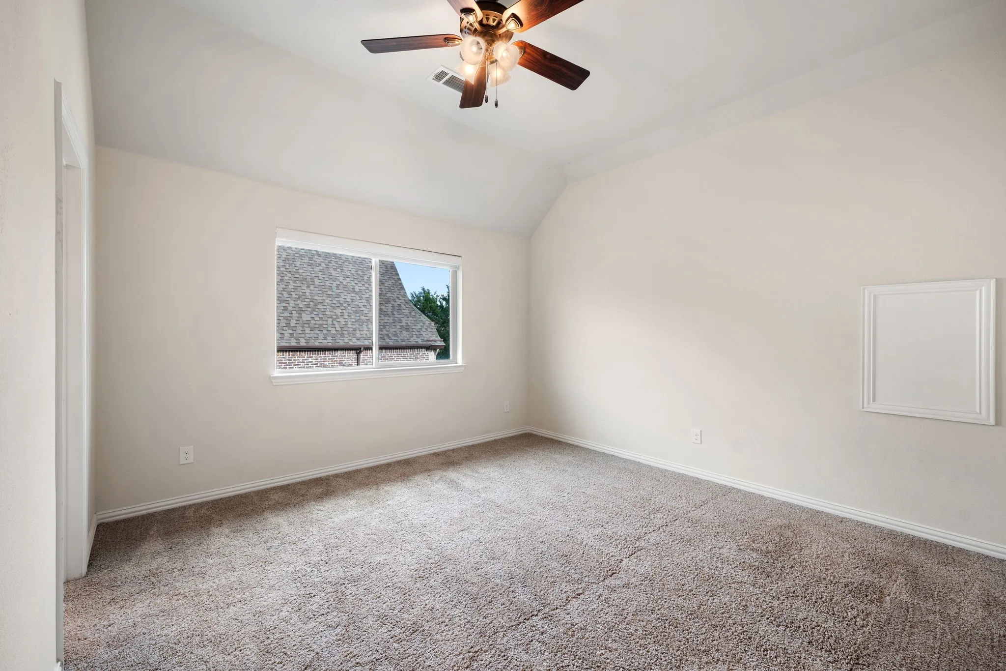 Single Family Residence For Sale in Collin County , 2804 Seabiscuit Road, Celina, Texas 75009, 5 Bedroom, 6 Bathroom, 3 Garage spaces, 4,361 Sqft, built in 2017, Preowned, mls#21254584, Real Estate Agent in Celina, Homes For Sale in Collin county, Homes For Sale in Celina, Realtor in Celina Texas, Real Estate Brokerage Independent Realty Texas, Luminita Cordes Realtor