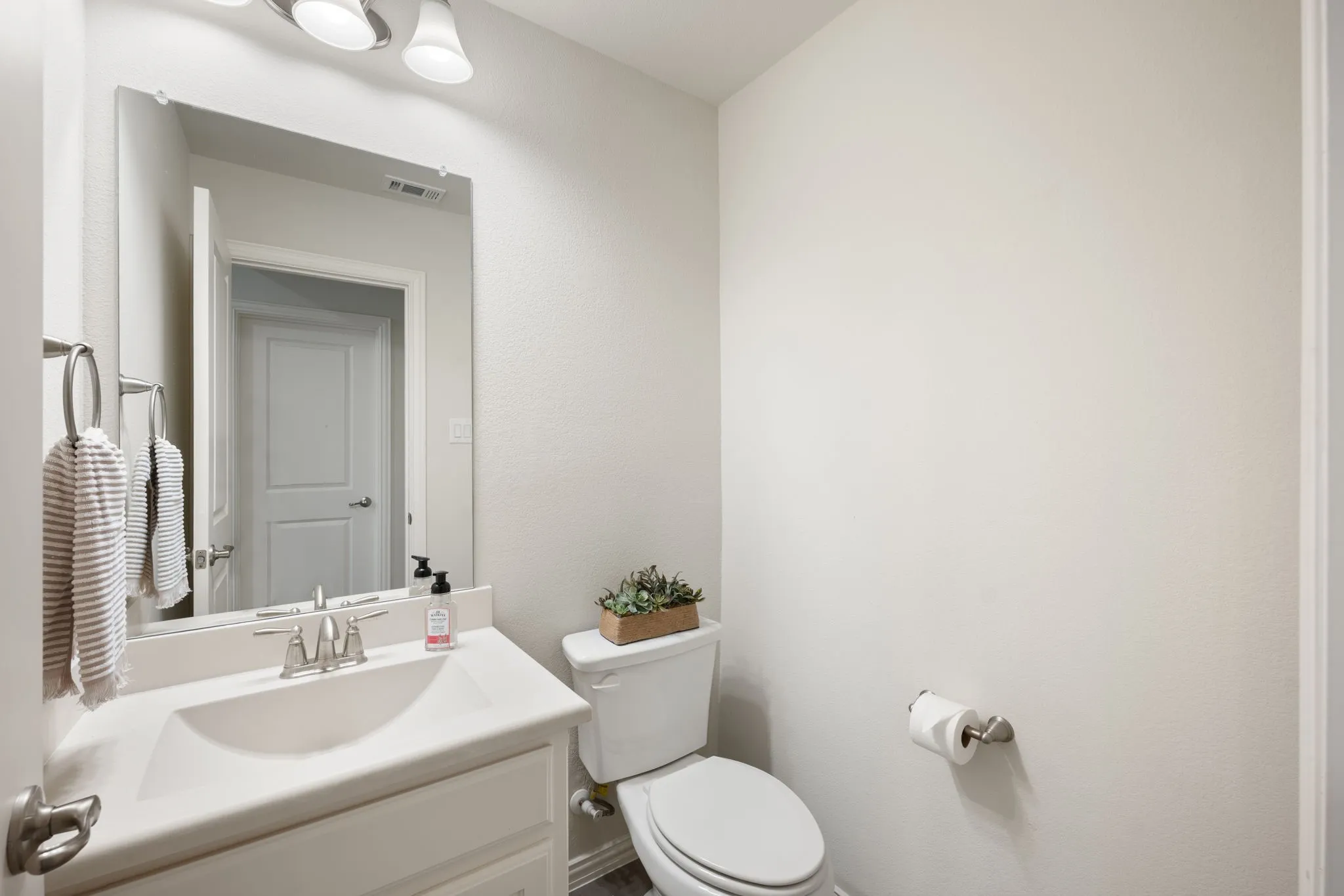 Powder bath downstairs