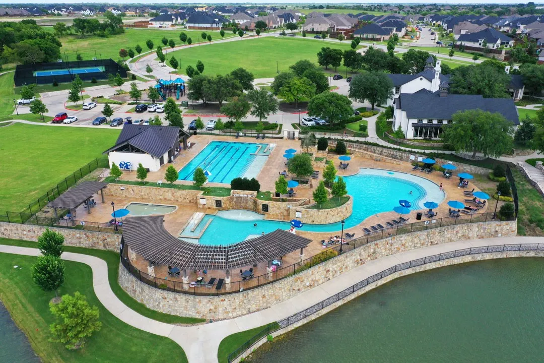 The fabulous amenities of Mustang Lakes