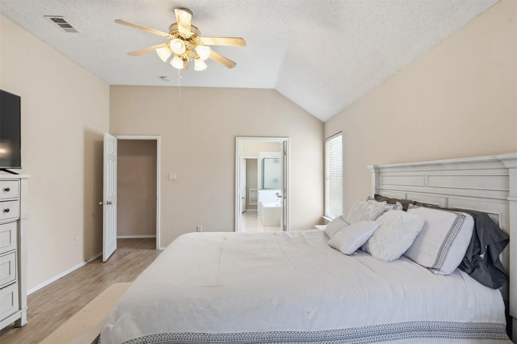 Single Family Residence For Sale in Collin County , 812 Patricia Drive, Allen, Texas 75002, 3 Bedroom, 3 Bathroom, 2 Garage spaces, 2,544 Sqft, built in 1999, Preowned, mls#21238388, Real Estate Agent in Allen, Homes For Sale in Collin county, Homes For Sale in Allen, Realtor in Allen Texas, Real Estate Brokerage Independent Realty Texas, Luminita Cordes Realtor