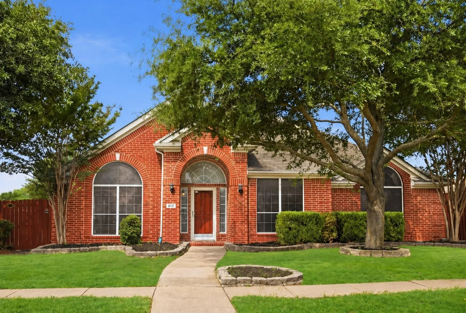 Single Family Residence For Sale in Collin County , 812 Patricia Drive, Allen, Texas 75002, 3 Bedroom, 3 Bathroom, 2 Garage spaces, 2,544 Sqft, built in 1999, Preowned, mls#21238388, Real Estate Agent in Allen, Homes For Sale in Collin county, Homes For Sale in Allen, Realtor in Allen Texas, Real Estate Brokerage Independent Realty Texas, Luminita Cordes Realtor