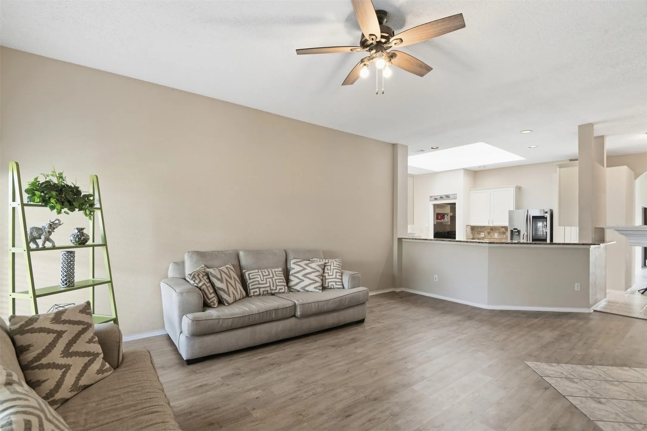 Single Family Residence For Sale in Collin County , 812 Patricia Drive, Allen, Texas 75002, 3 Bedroom, 3 Bathroom, 2 Garage spaces, 2,544 Sqft, built in 1999, Preowned, mls#21238388, Real Estate Agent in Allen, Homes For Sale in Collin county, Homes For Sale in Allen, Realtor in Allen Texas, Real Estate Brokerage Independent Realty Texas, Luminita Cordes Realtor