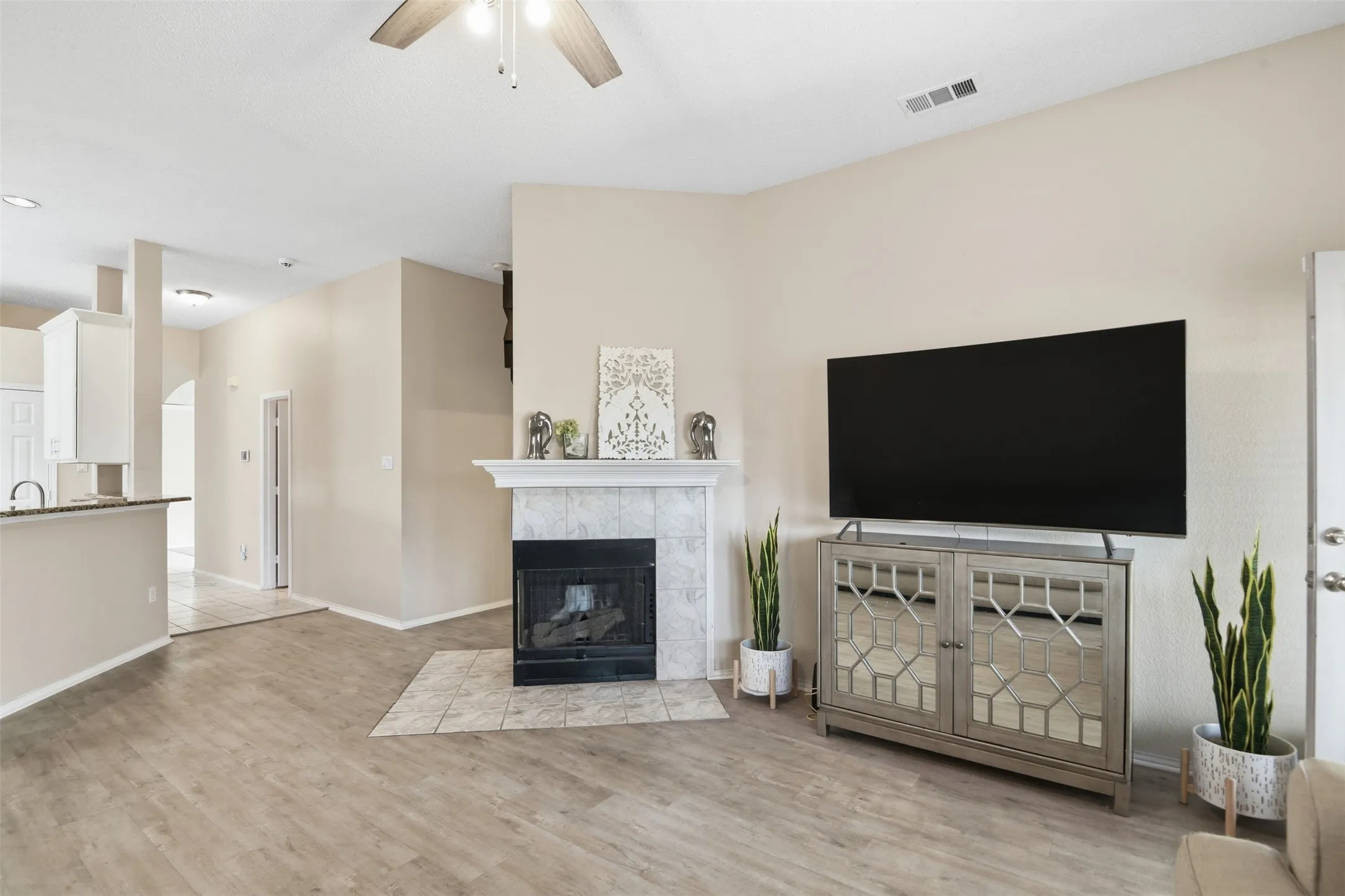 Single Family Residence For Sale in Collin County , 812 Patricia Drive, Allen, Texas 75002, 3 Bedroom, 3 Bathroom, 2 Garage spaces, 2,544 Sqft, built in 1999, Preowned, mls#21238388, Real Estate Agent in Allen, Homes For Sale in Collin county, Homes For Sale in Allen, Realtor in Allen Texas, Real Estate Brokerage Independent Realty Texas, Luminita Cordes Realtor