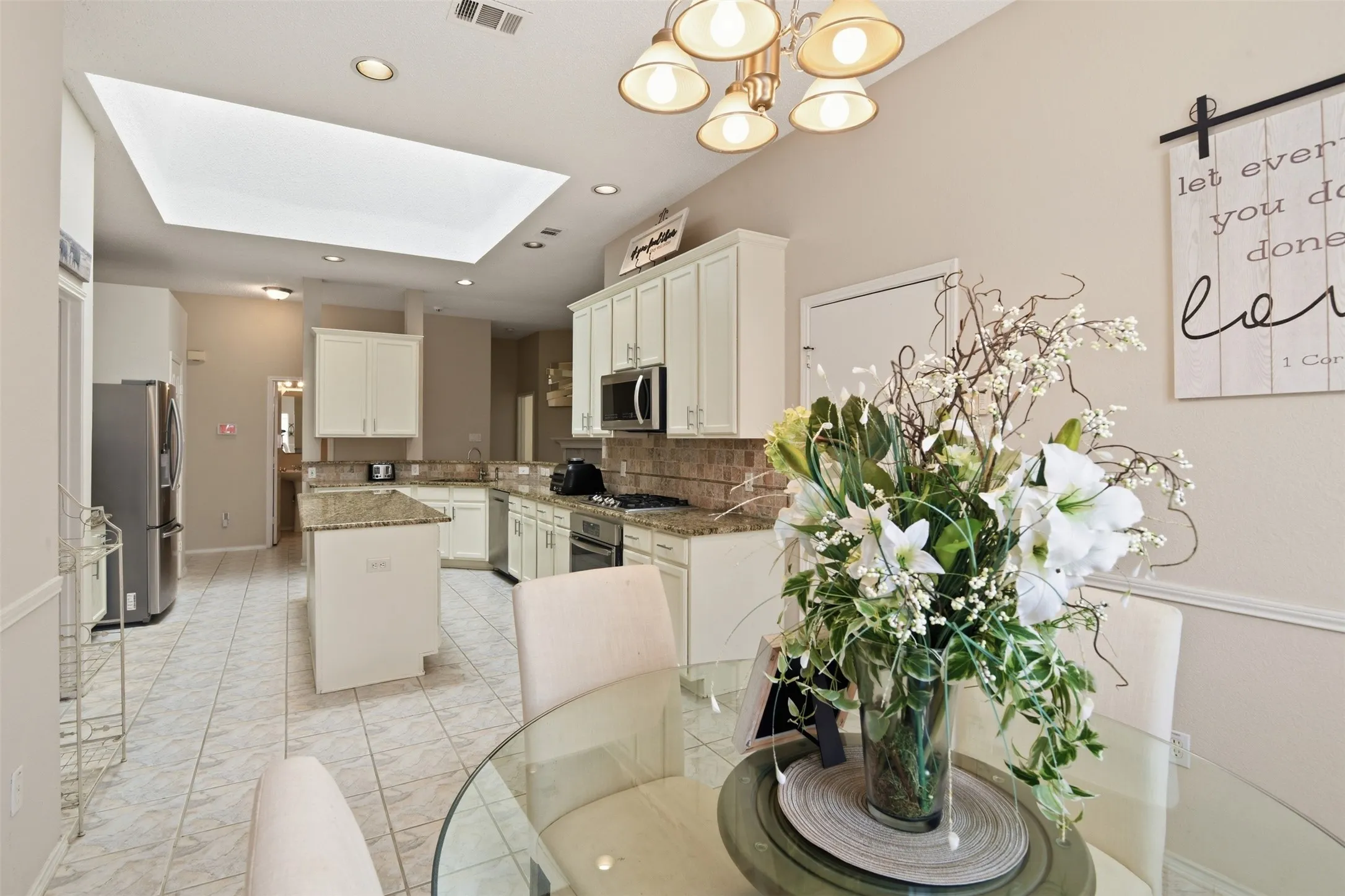 Single Family Residence For Sale in Collin County , 812 Patricia Drive, Allen, Texas 75002, 3 Bedroom, 3 Bathroom, 2 Garage spaces, 2,544 Sqft, built in 1999, Preowned, mls#21238388, Real Estate Agent in Allen, Homes For Sale in Collin county, Homes For Sale in Allen, Realtor in Allen Texas, Real Estate Brokerage Independent Realty Texas, Luminita Cordes Realtor