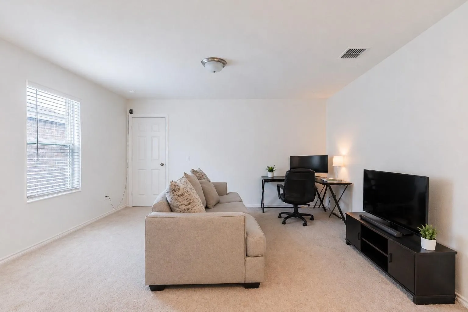 Single Family Residence For Sale in Kaufman County , 2063 Henrietta Drive, Forney, Texas 75126, 4 Bedrooms, 3 Bathrooms, 2 Garage spaces, 2,394 Sqft, built in 2023, Preowned, Price $270,000, mls#21255080, Real Estate Agent in Forney, Homes For Sale in Kaufman county, Homes For Sale in Forney, Realtor in Forney Texas, Real Estate Brokerage Independent Realty Texas, Luminita Cordes Realtor