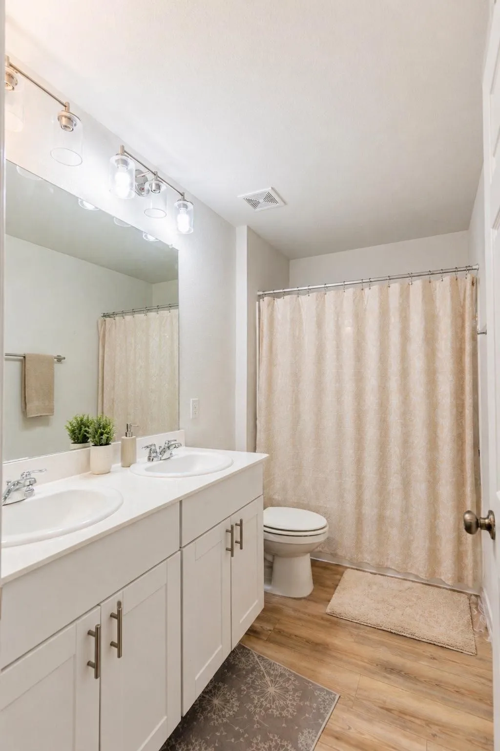 Single Family Residence For Sale in Kaufman County , 2063 Henrietta Drive, Forney, Texas 75126, 4 Bedrooms, 3 Bathrooms, 2 Garage spaces, 2,394 Sqft, built in 2023, Preowned, Price $270,000, mls#21255080, Real Estate Agent in Forney, Homes For Sale in Kaufman county, Homes For Sale in Forney, Realtor in Forney Texas, Real Estate Brokerage Independent Realty Texas, Luminita Cordes Realtor
