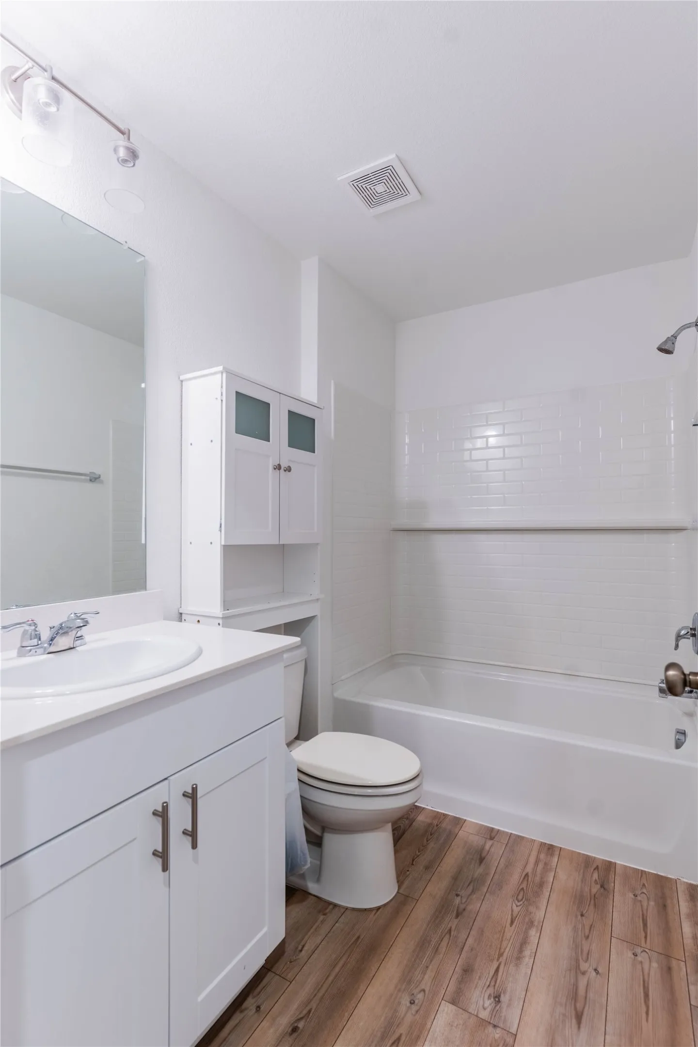 Single Family Residence For Sale in Kaufman County , 2063 Henrietta Drive, Forney, Texas 75126, 4 Bedrooms, 3 Bathrooms, 2 Garage spaces, 2,394 Sqft, built in 2023, Preowned, Price $270,000, mls#21255080, Real Estate Agent in Forney, Homes For Sale in Kaufman county, Homes For Sale in Forney, Realtor in Forney Texas, Real Estate Brokerage Independent Realty Texas, Luminita Cordes Realtor