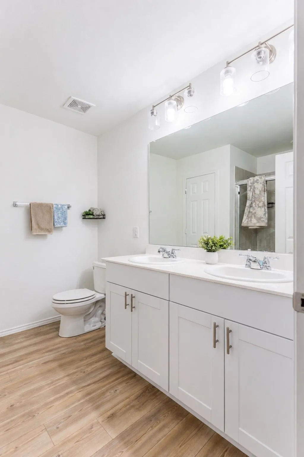 Single Family Residence For Sale in Kaufman County , 2063 Henrietta Drive, Forney, Texas 75126, 4 Bedrooms, 3 Bathrooms, 2 Garage spaces, 2,394 Sqft, built in 2023, Preowned, Price $270,000, mls#21255080, Real Estate Agent in Forney, Homes For Sale in Kaufman county, Homes For Sale in Forney, Realtor in Forney Texas, Real Estate Brokerage Independent Realty Texas, Luminita Cordes Realtor