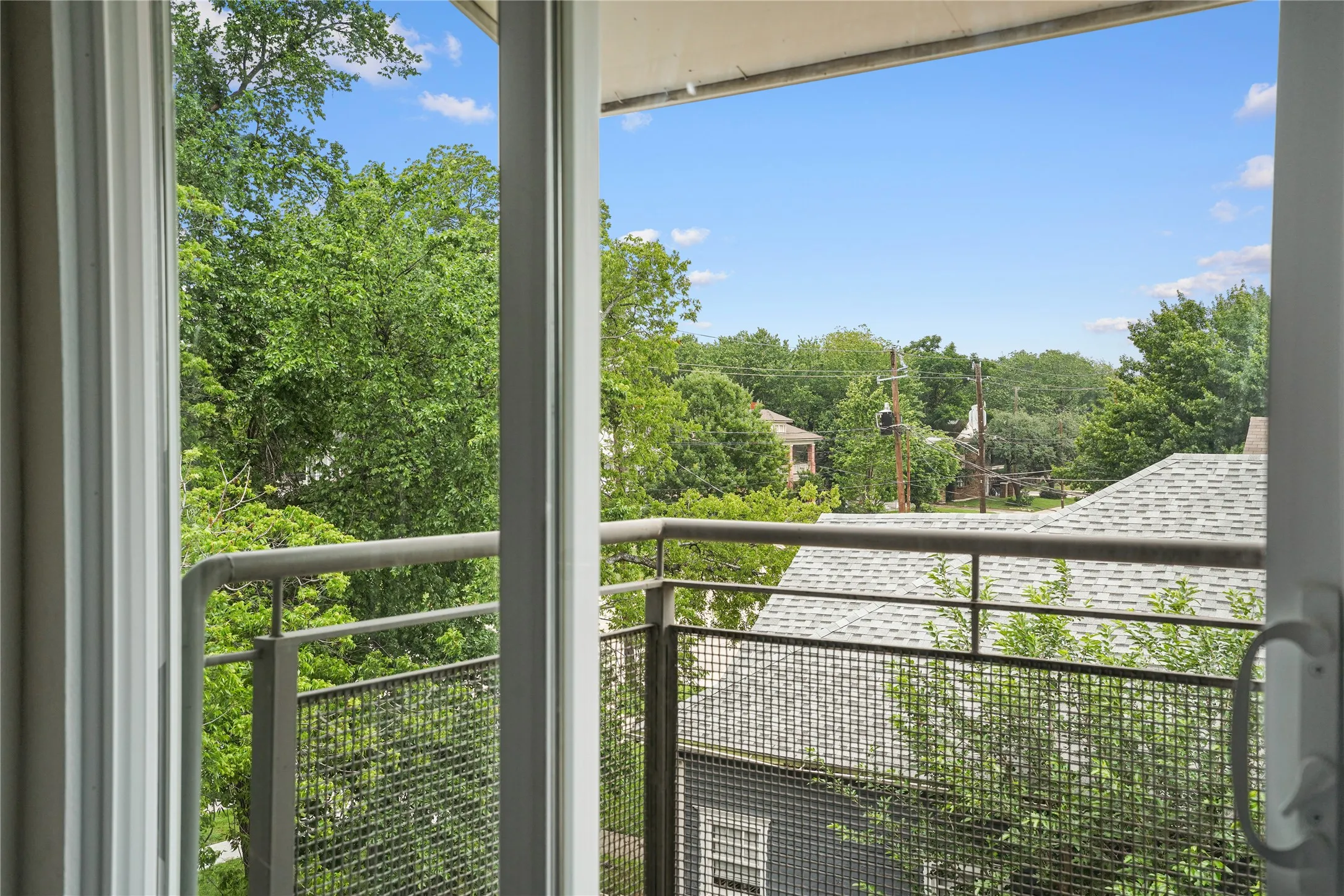 Condominium For Rent in Dallas County , 4502 Gaston Avenue 319, Dallas, Texas 75246, 1 Bedroom, 1 Bathroom, Garage spaces, 567 Sqft, built in 1984, mls#21255156, Real Estate Agent in Dallas, Homes For Rent in Dallas county, Homes For Rent in Dallas, Realtor in Dallas Texas, Real Estate Brokerage Independent Realty Texas, Luminita Cordes Realtor