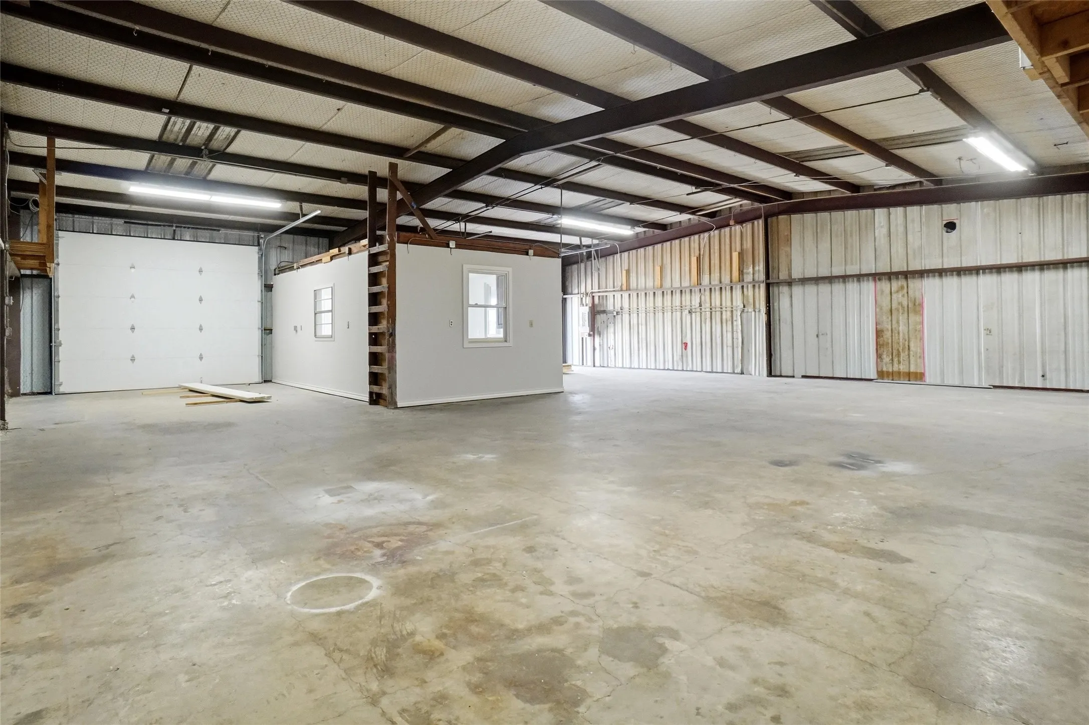 Industrial For Rent in Dallas County , 742 Dalworth Drive 600, Mesquite, Texas 75149, 0, 0, Garage spaces, 2,500 Sqft, built in 1980, Preowned, mls#21231419, Real Estate Agent in Mesquite, Homes For Rent in Dallas county, Homes For Rent in Mesquite, Realtor in Mesquite Texas, Real Estate Brokerage Independent Realty Texas, Luminita Cordes Realtor