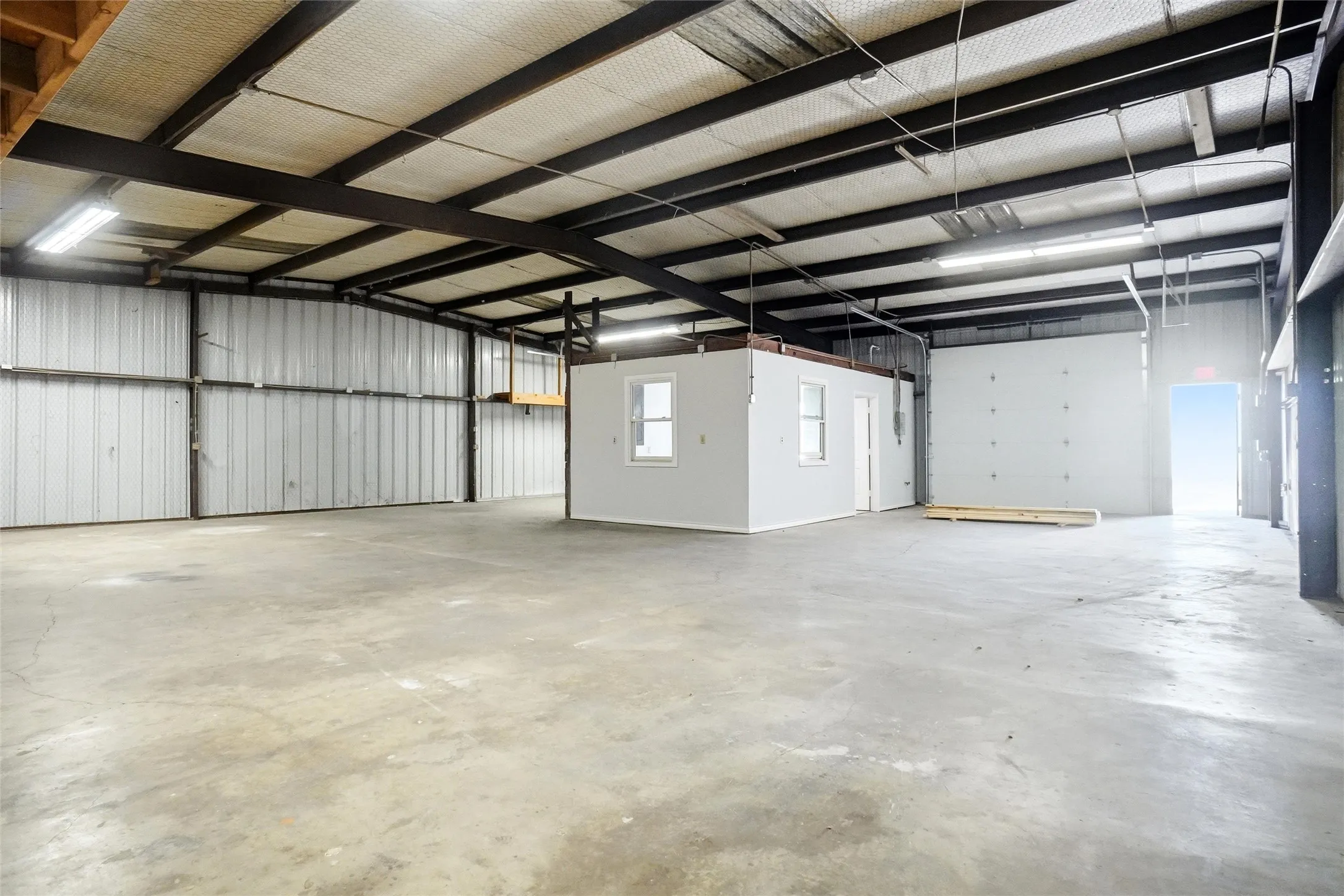 Industrial For Rent in Dallas County , 742 Dalworth Drive 600, Mesquite, Texas 75149, 0, 0, Garage spaces, 2,500 Sqft, built in 1980, Preowned, mls#21231419, Real Estate Agent in Mesquite, Homes For Rent in Dallas county, Homes For Rent in Mesquite, Realtor in Mesquite Texas, Real Estate Brokerage Independent Realty Texas, Luminita Cordes Realtor