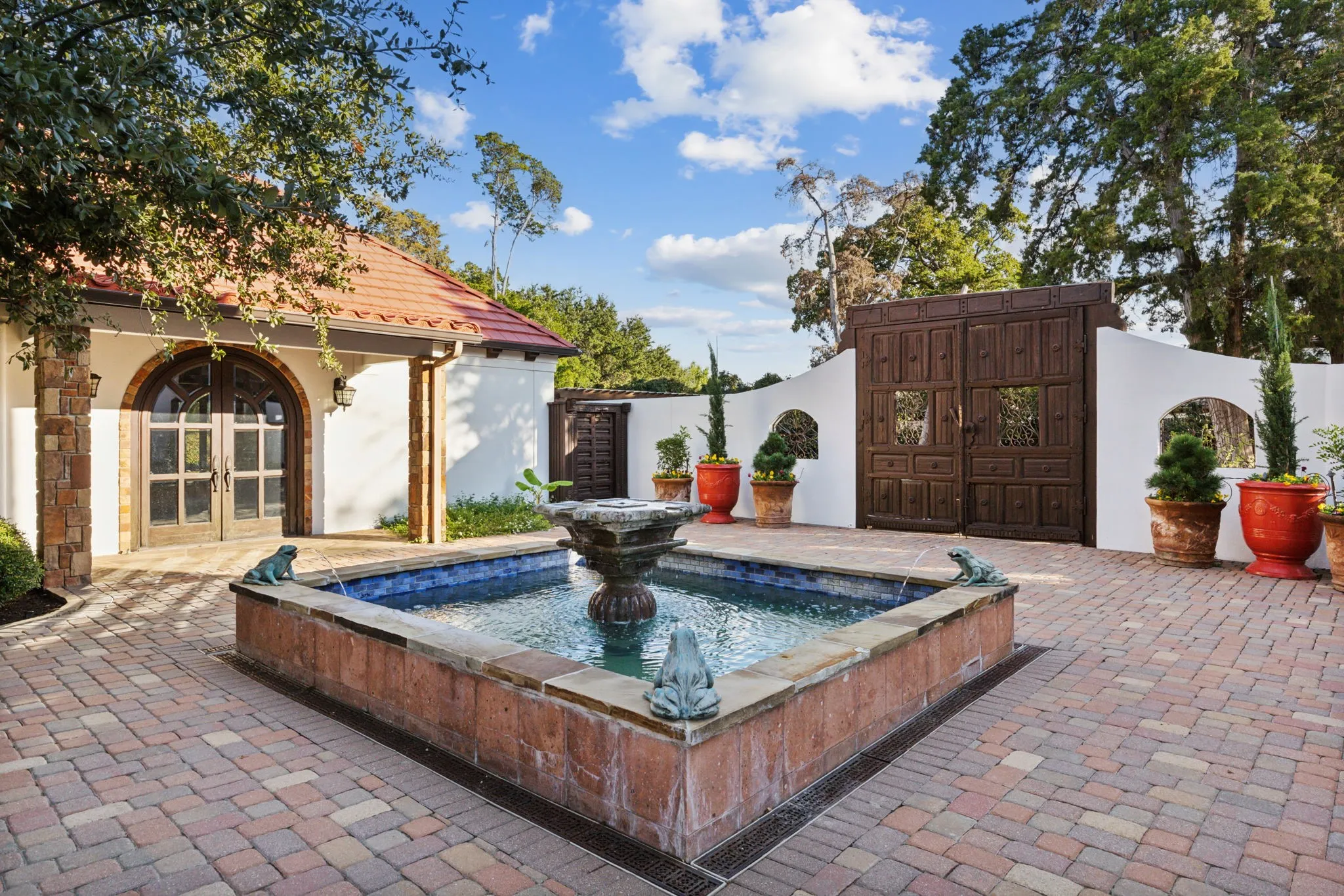 Single Family Residence For Sale in Tarrant County , 1900 Shady Oaks Drive, Southlake, Texas 76092, 5 Bedrooms, 8 Bathrooms, 5 Garage spaces, 8,882 Sqft, built in 1993, Price $7,988,600, mls#21253825, Real Estate Agent in Southlake, Homes For Sale in Tarrant county, Homes For Sale in Southlake, Realtor in Southlake Texas, Real Estate Brokerage Independent Realty Texas, Luminita Cordes Realtor