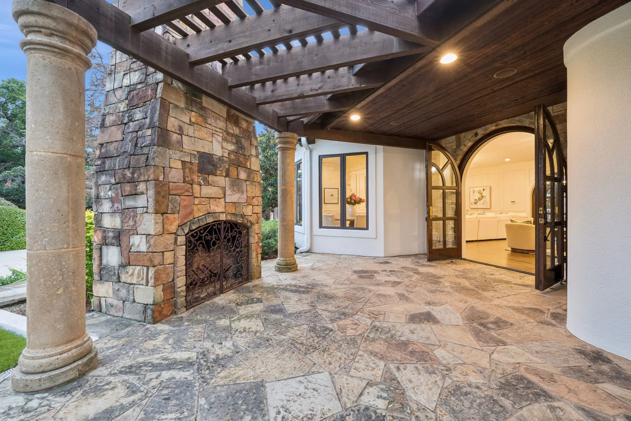 Single Family Residence For Sale in Tarrant County , 1900 Shady Oaks Drive, Southlake, Texas 76092, 5 Bedrooms, 8 Bathrooms, 5 Garage spaces, 8,882 Sqft, built in 1993, Price $7,988,600, mls#21253825, Real Estate Agent in Southlake, Homes For Sale in Tarrant county, Homes For Sale in Southlake, Realtor in Southlake Texas, Real Estate Brokerage Independent Realty Texas, Luminita Cordes Realtor